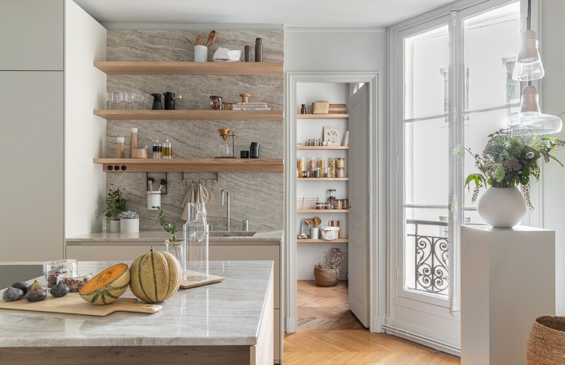 cuisine blanche et marbre