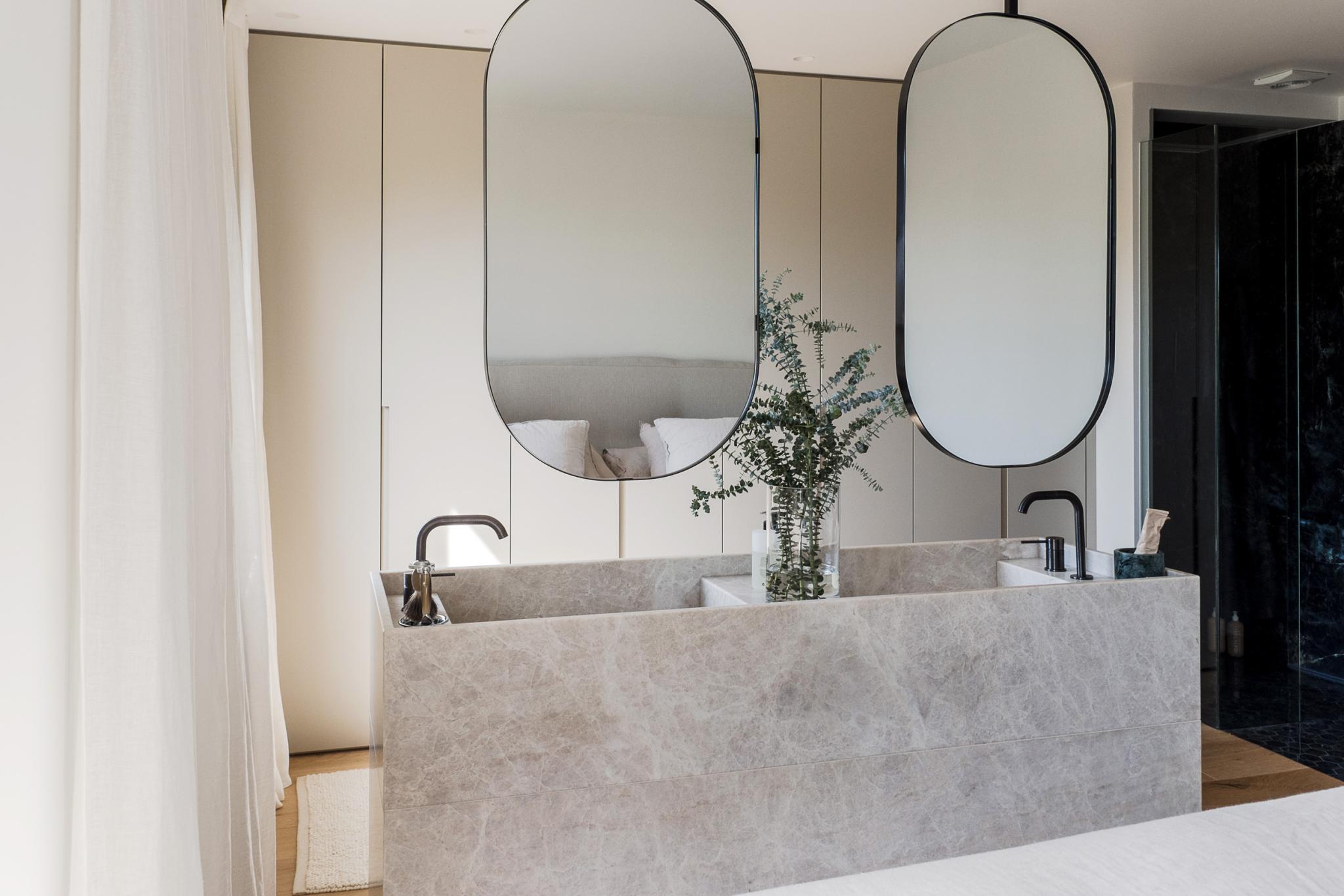 salle de bain grise décoration contemporaine