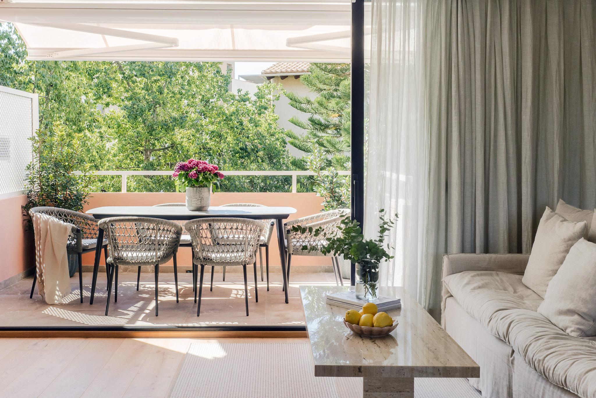 salon avec terrasse décoration contemporaine