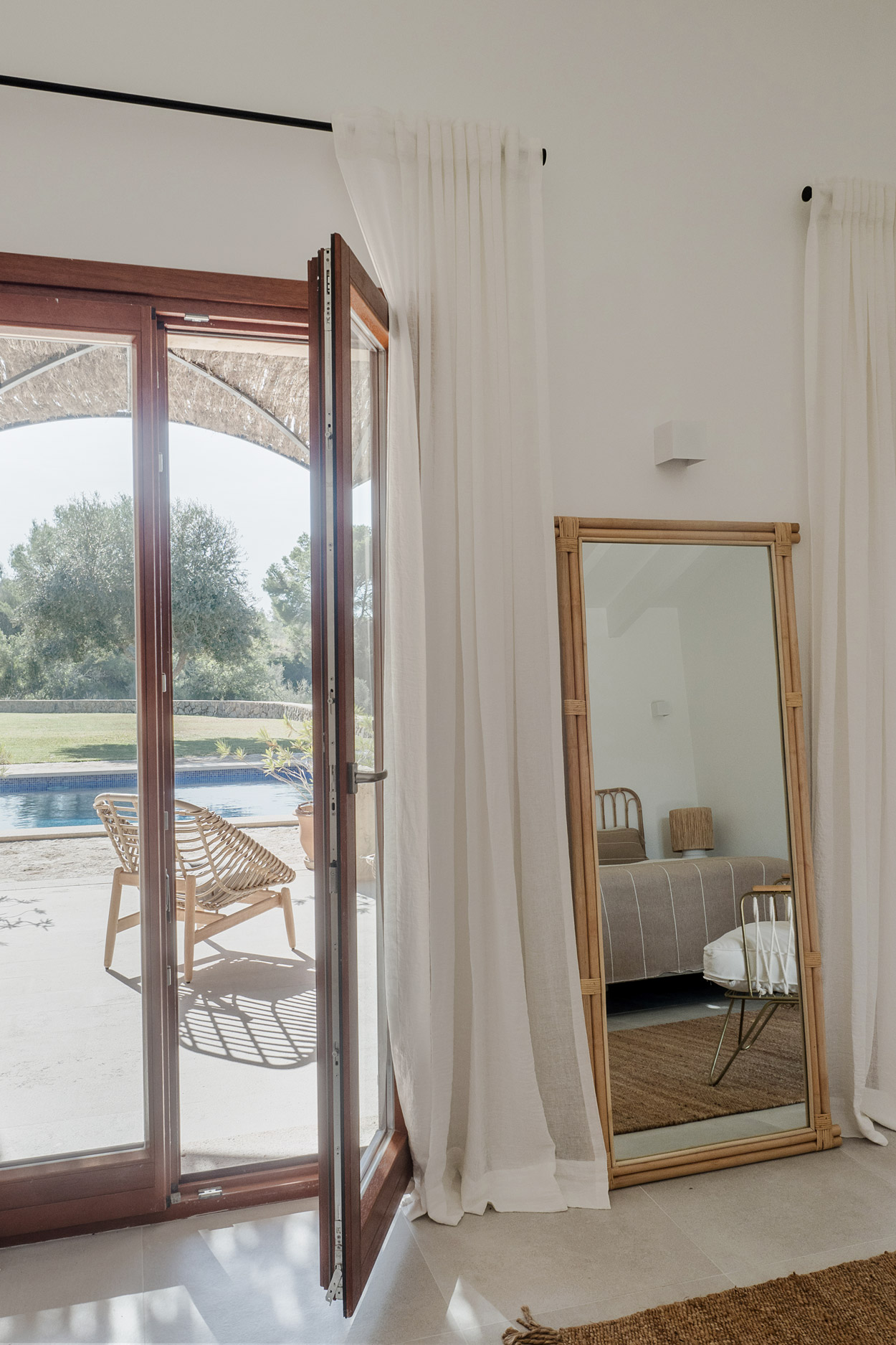 chambre sur terrasse et piscine