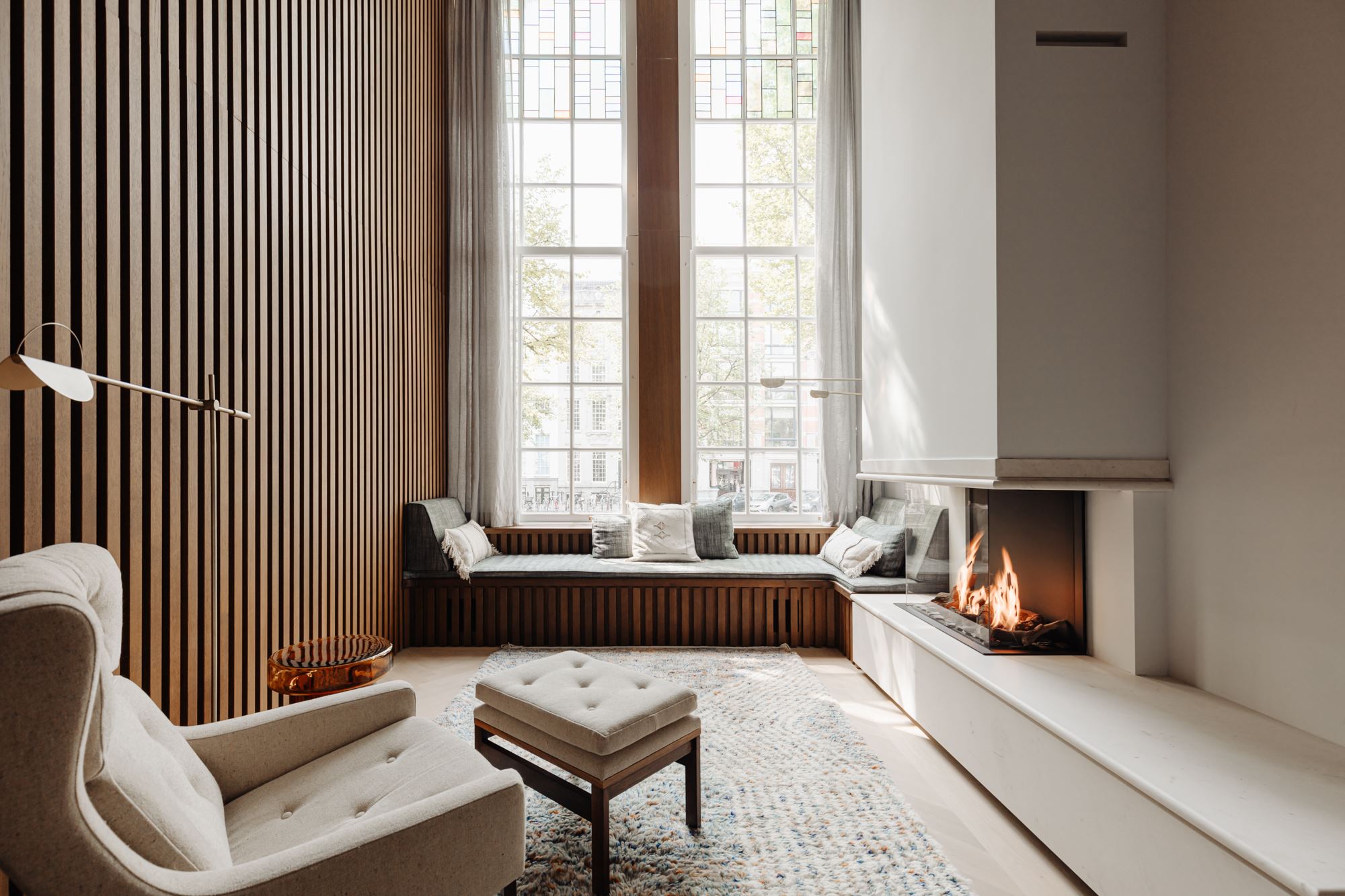salon avec cheminée décoration design