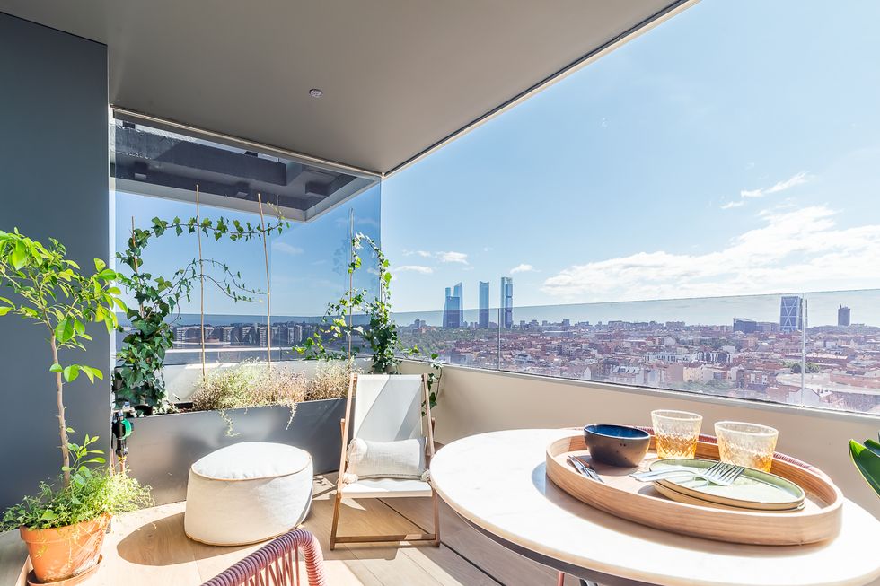 terrasse avec vue ville