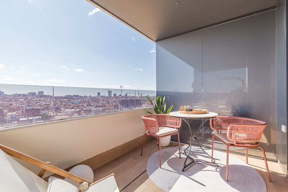 terrasse avec vue ville
