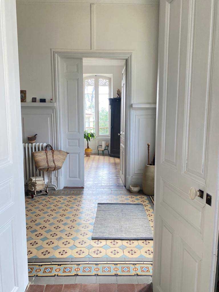 entrée sol carreaux de ciment anciens maison Provence entrée sol carreaux de ciment anciens maison Provence