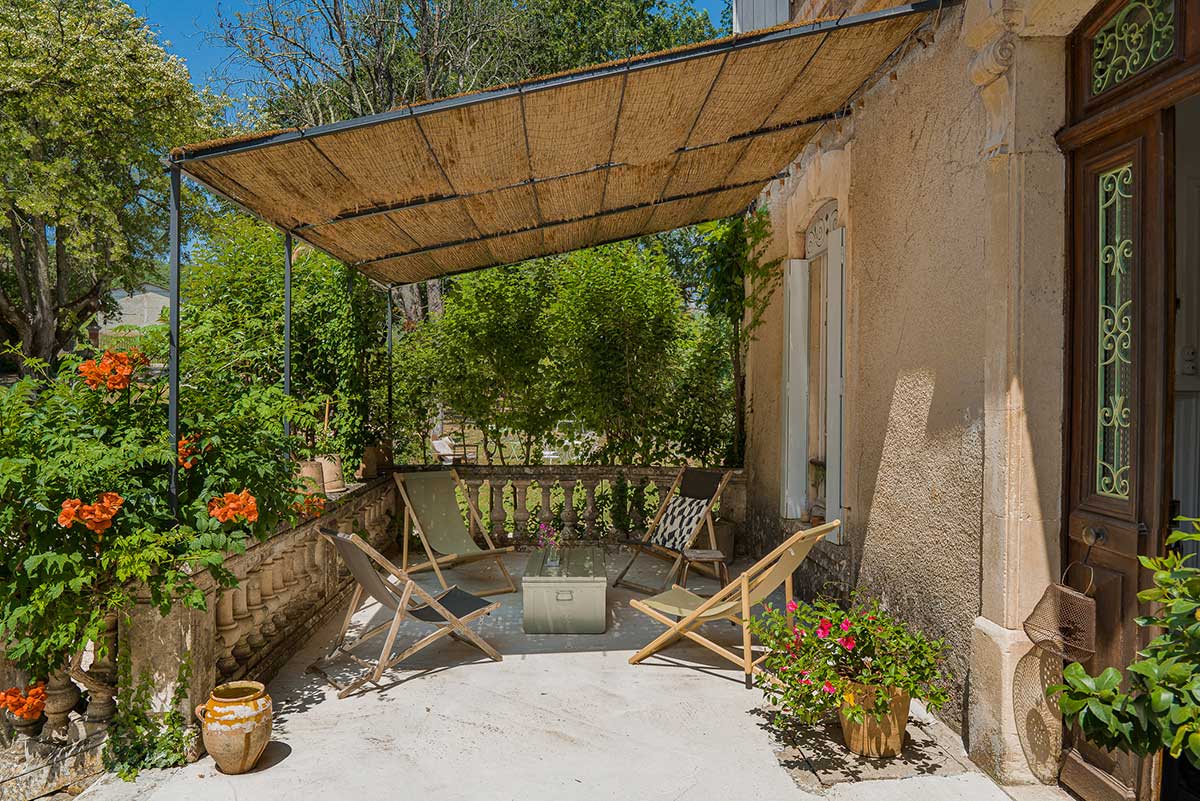 terrasse avec pergola acier et cannisses maison Provence terrasse avec pergola acier et cannisses maison Provence