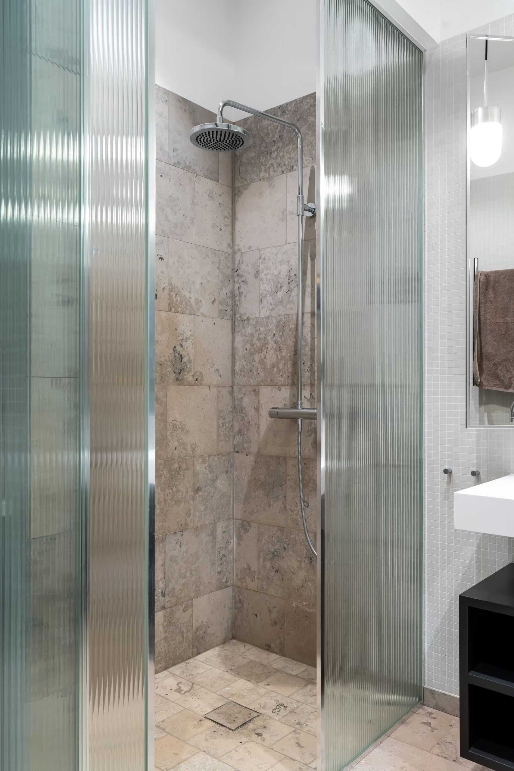 douche à l douche à l'italienne marbre gris