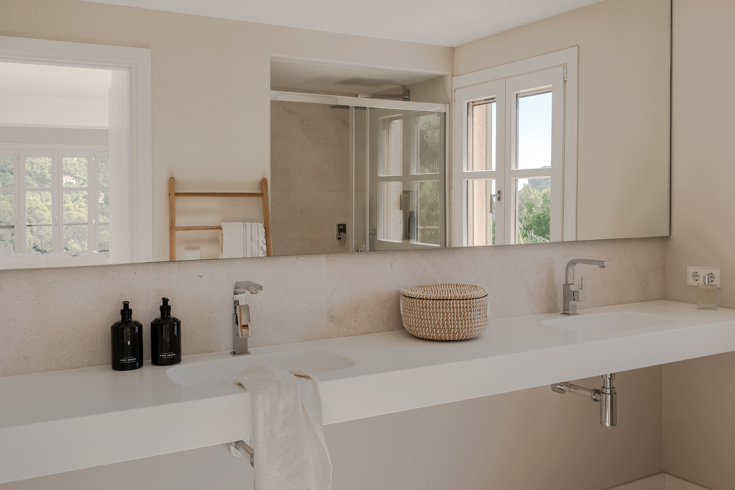 salle de bain décoration naturelle contemporaine