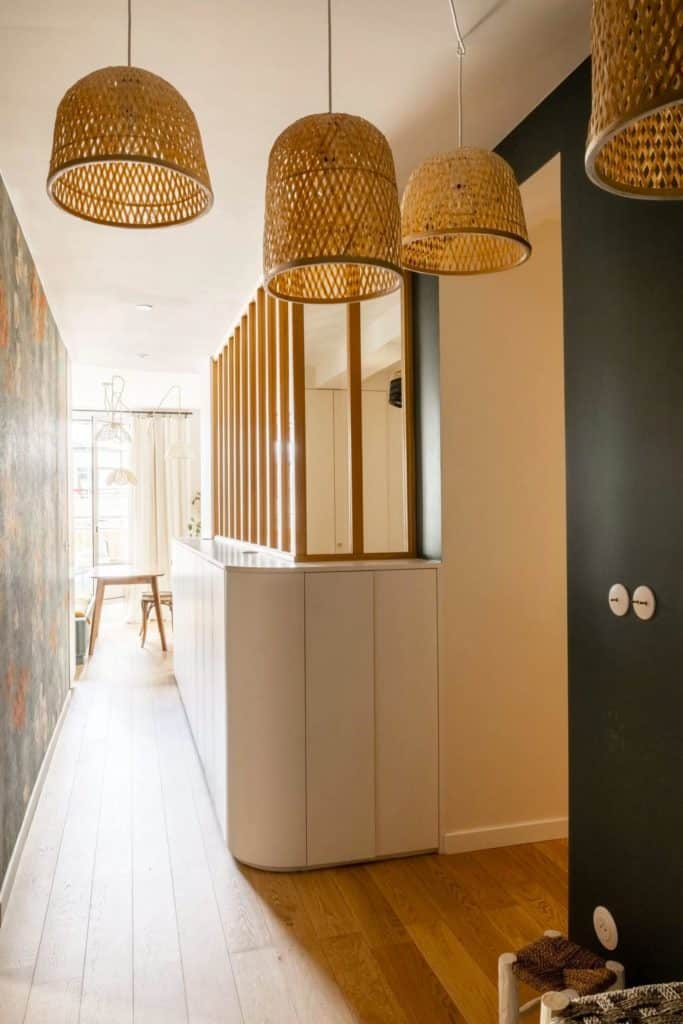 entrée avec verrière bois appartement Paris rénové