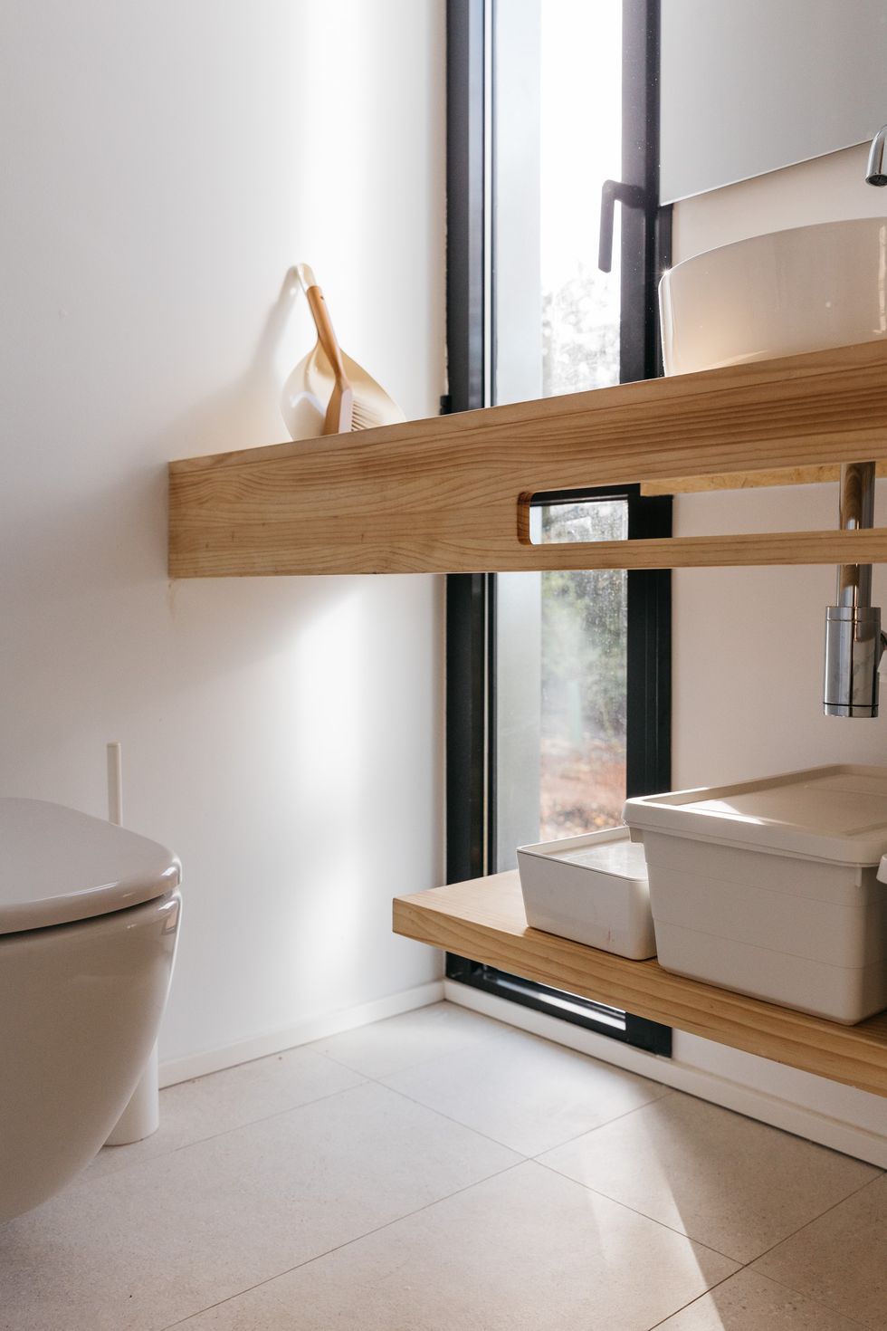 salle de bain design mini maison 45m2 durable et préfabriquée