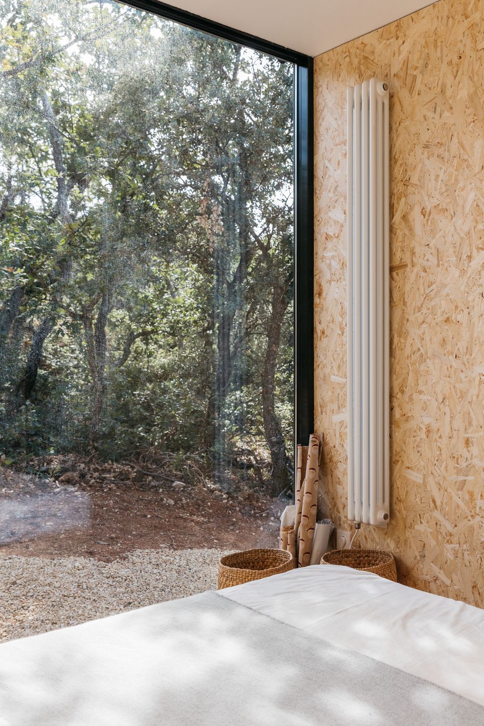 chambre avec baie vitrée mur osb