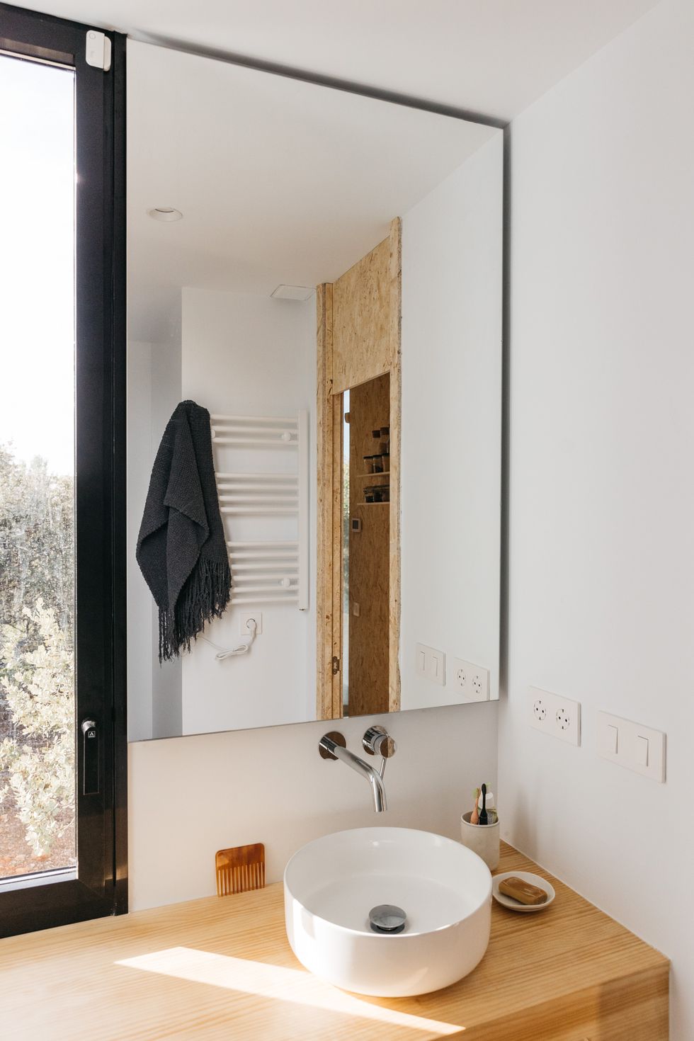 salle de bain design mini maison 45m2 durable et préfabriquée