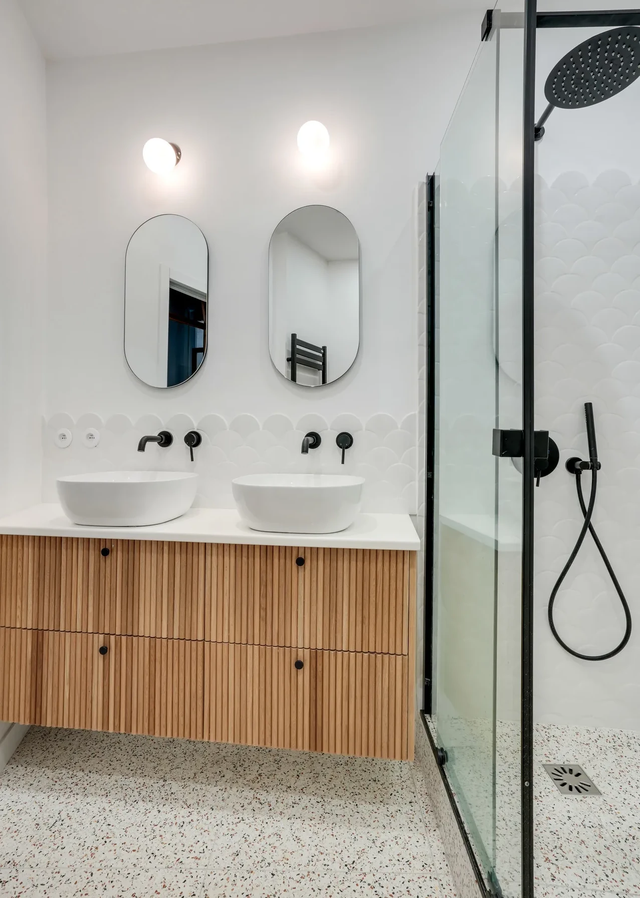 salle de bain design sol terrazzo