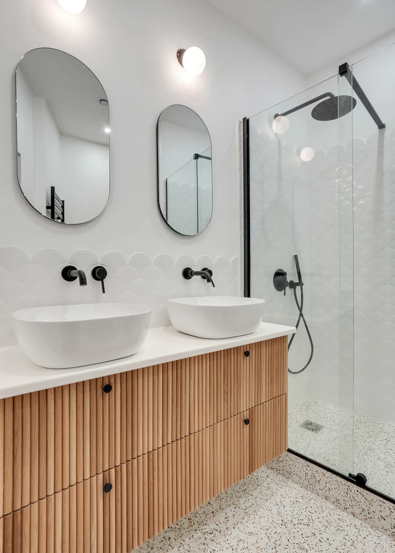salle de bain design sol terrazzo
