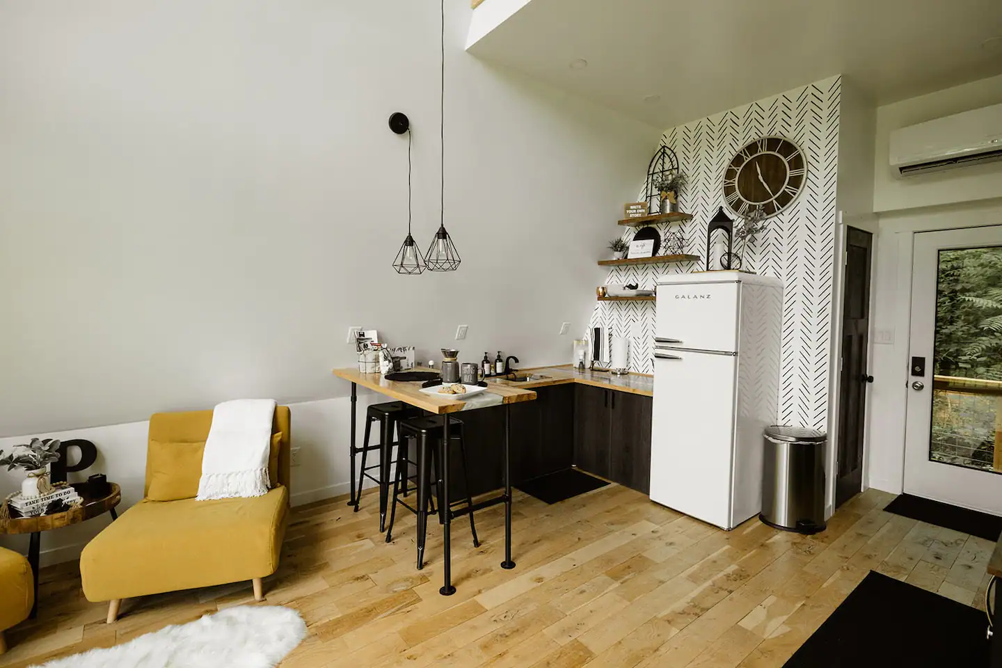 salon avec cuisine ouverte