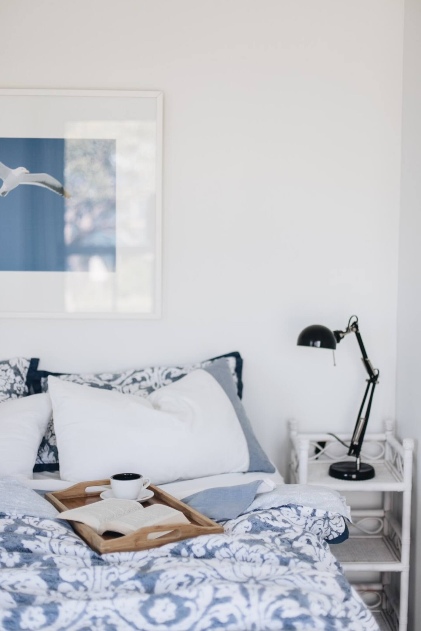chambre bleue et blanche