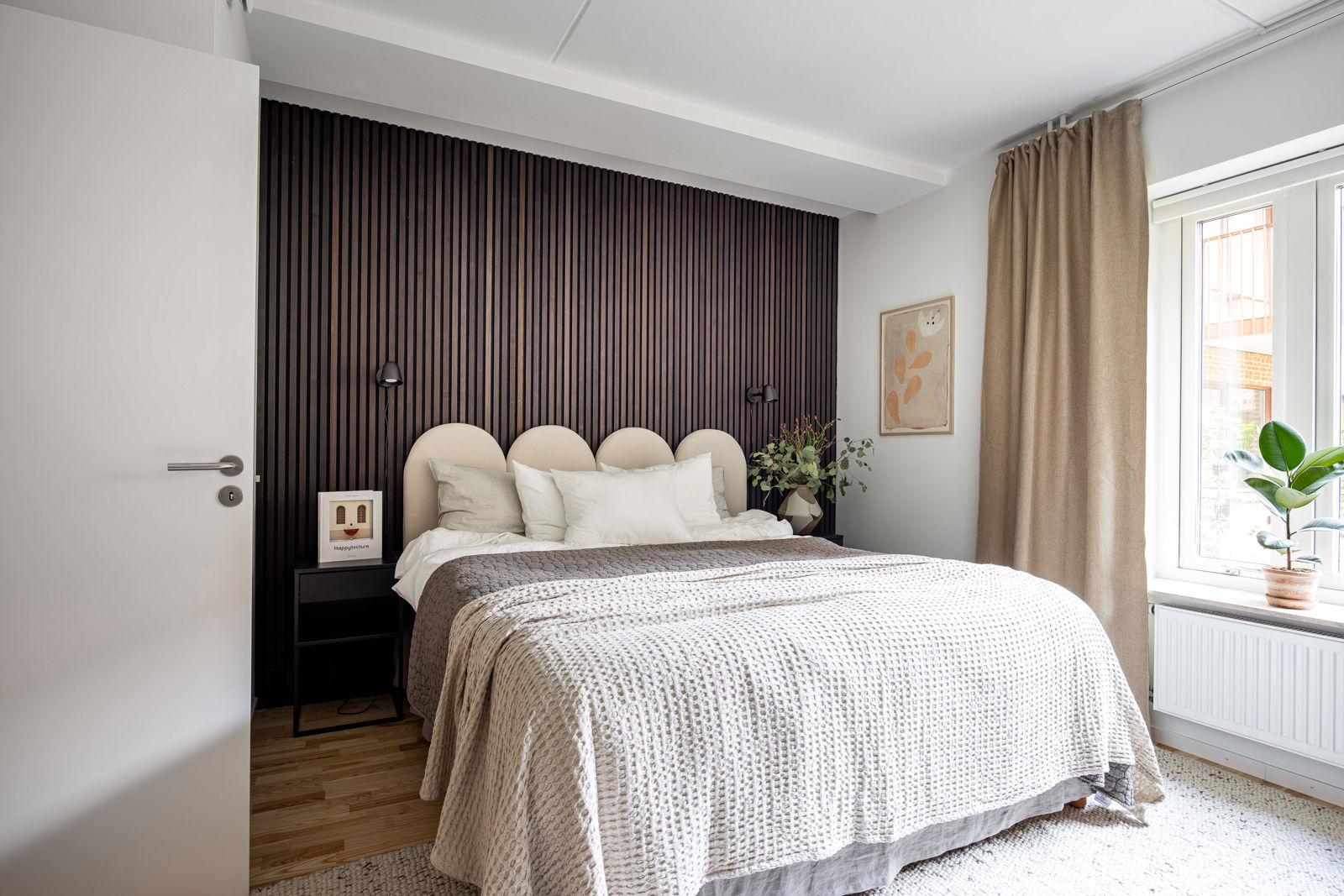 chambre mur tasseaux de bois