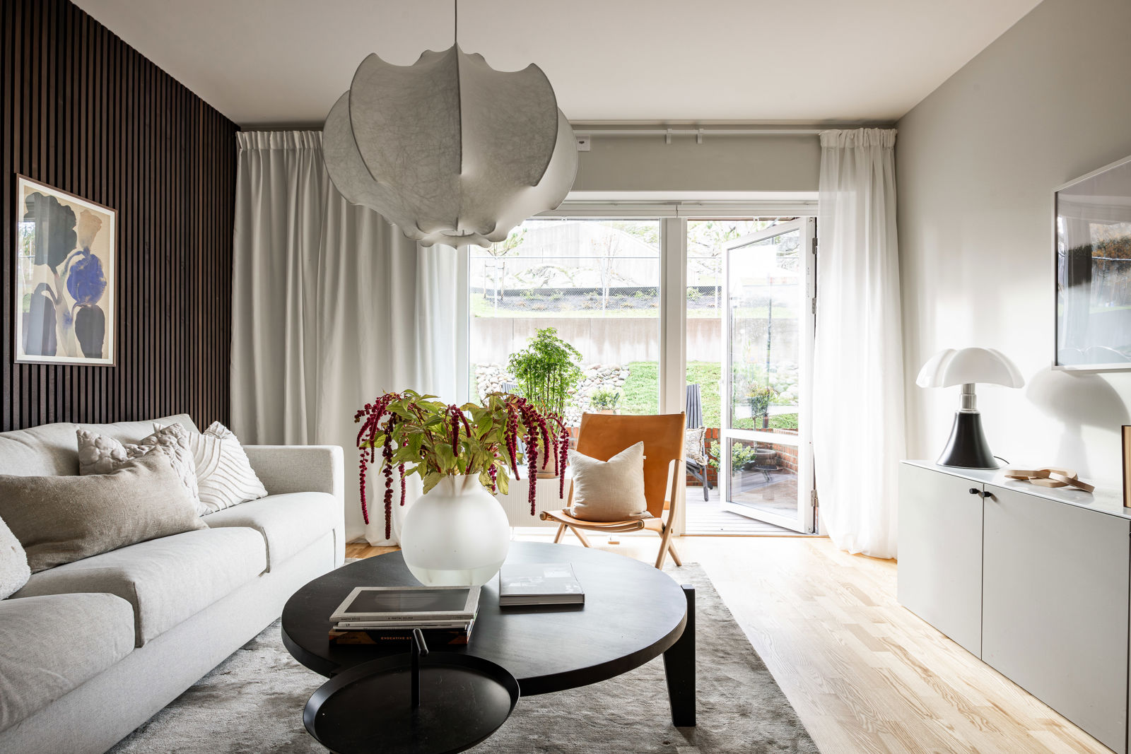salon murs en tasseaux de bois décoration contemporaine