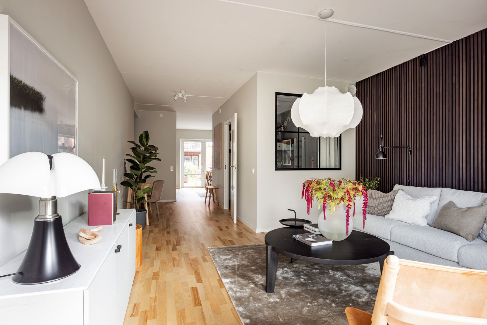 salon murs en tasseaux de bois décoration contemporaine