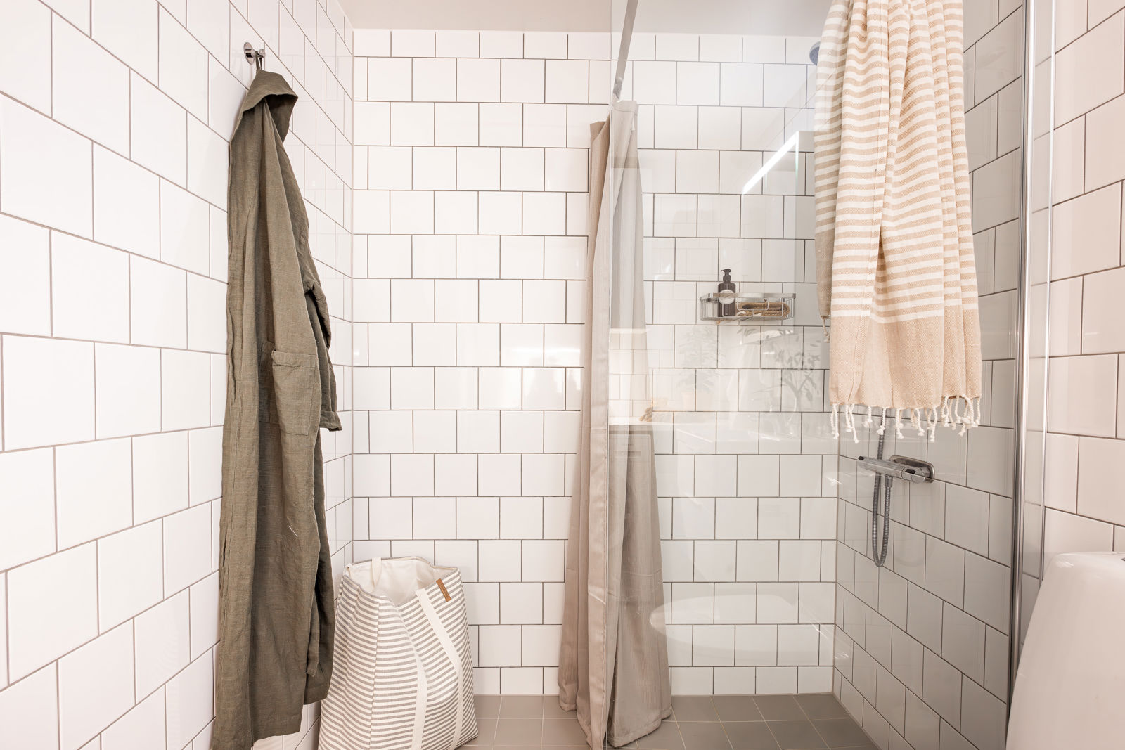 salle de bain carrelage blanc