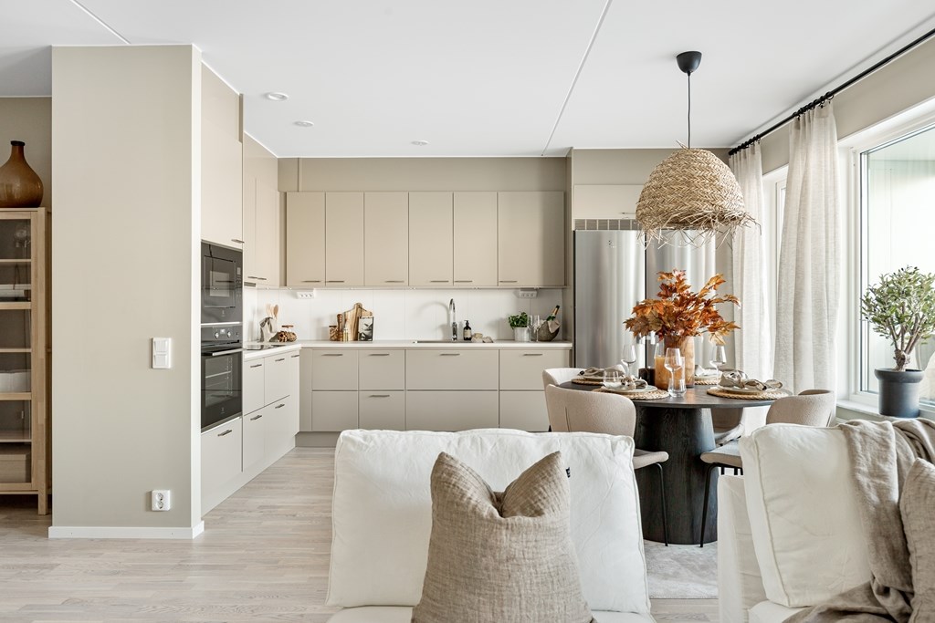 salon avec cuisine ouverte décoration scandinave et design beige salon avec cuisine ouverte décoration scandinave et design beige