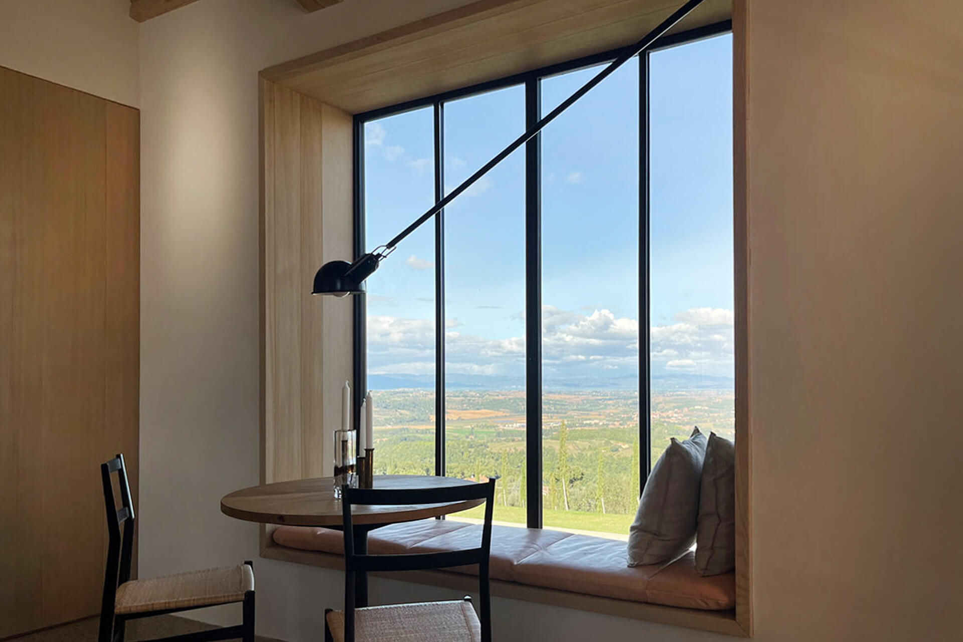 salle à manger avec baie vitrée