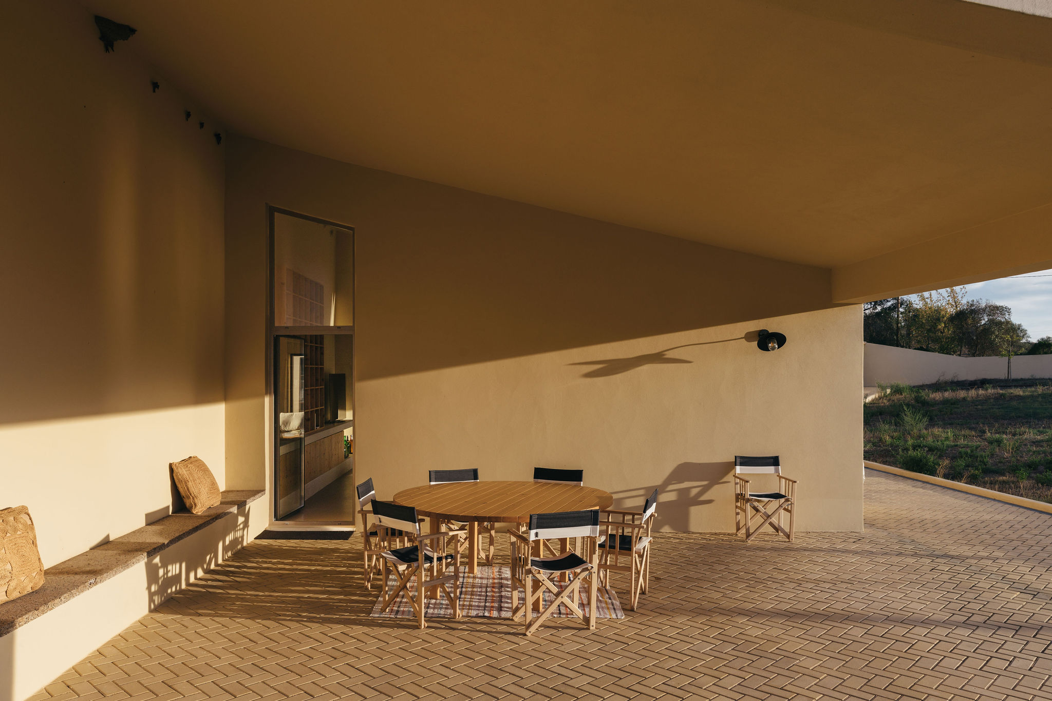 terrasse maison Portugal décoration contemporaine couleurs de terre terrasse maison Portugal décoration contemporaine couleurs de terre