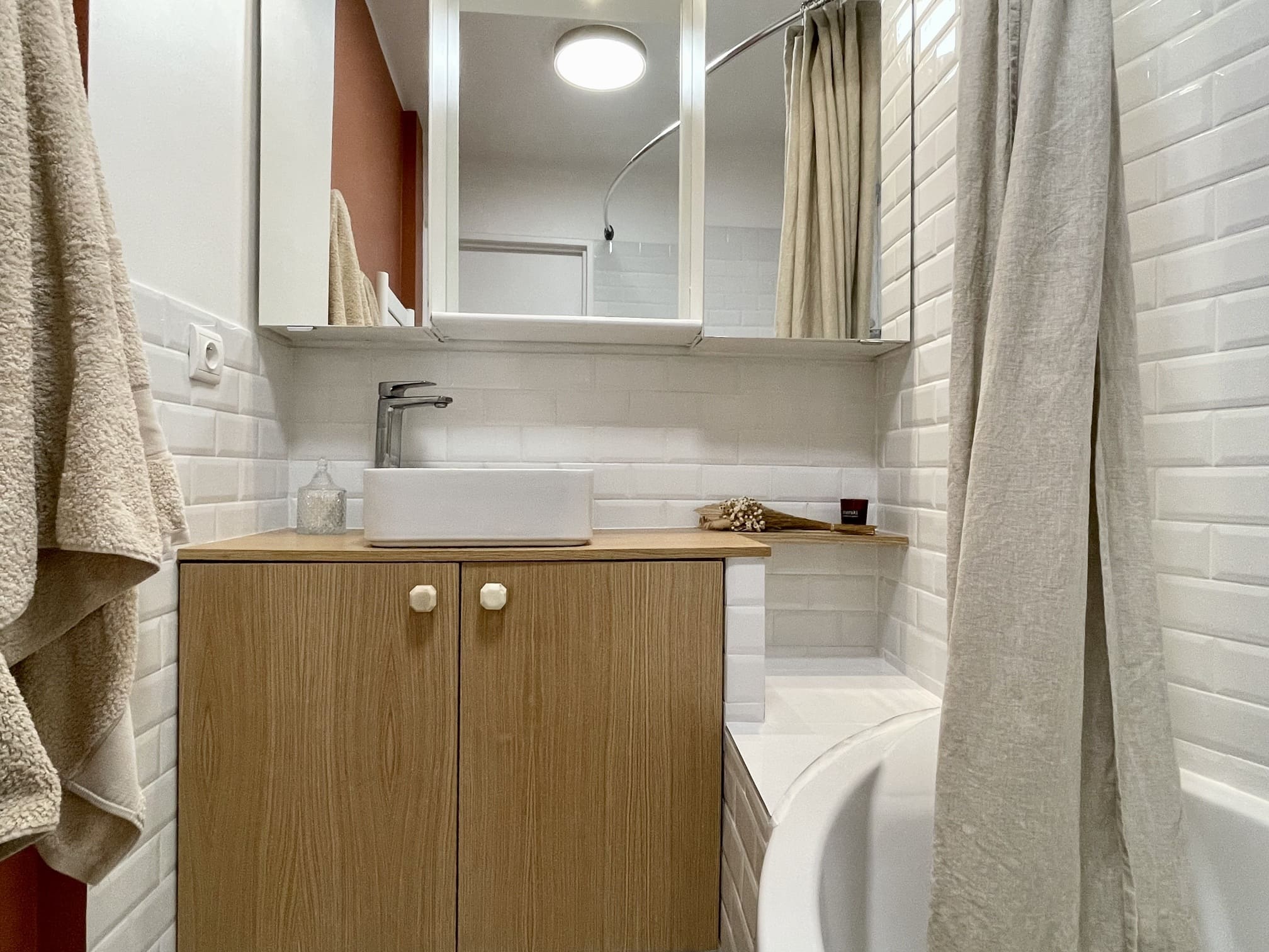 salle de bain décoration naturelle appartement Paris 34m2  instagram https://www.instagram.com/charlotte_gille/