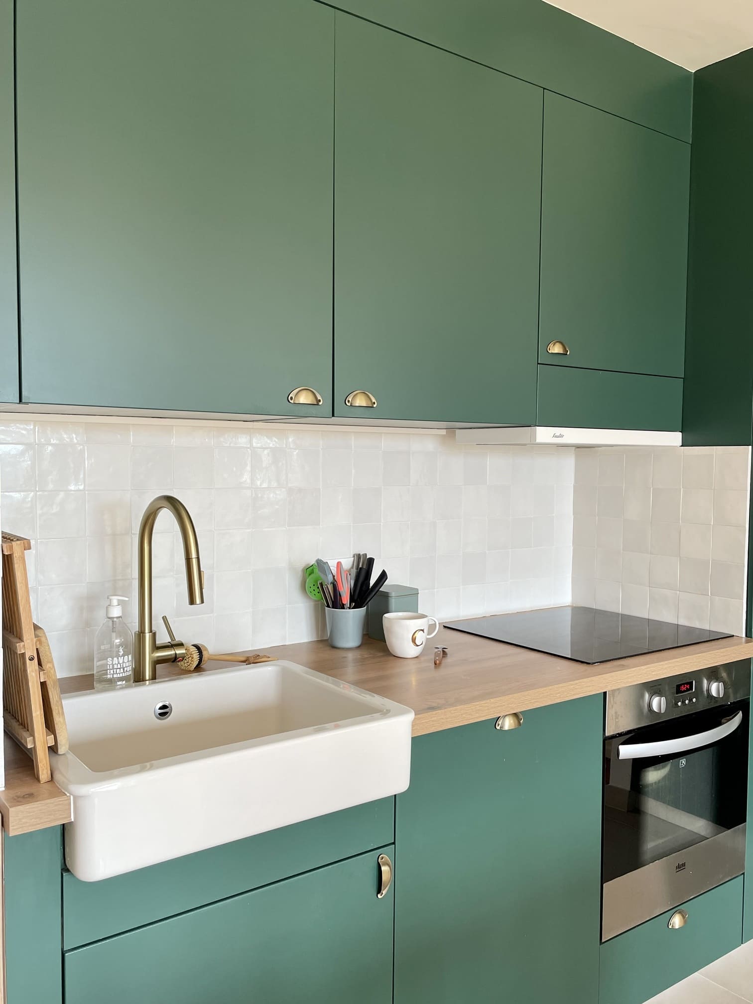  cuisine ouverte verte appartement Paris 34m2  instagram https://www.instagram.com/charlotte_gille/