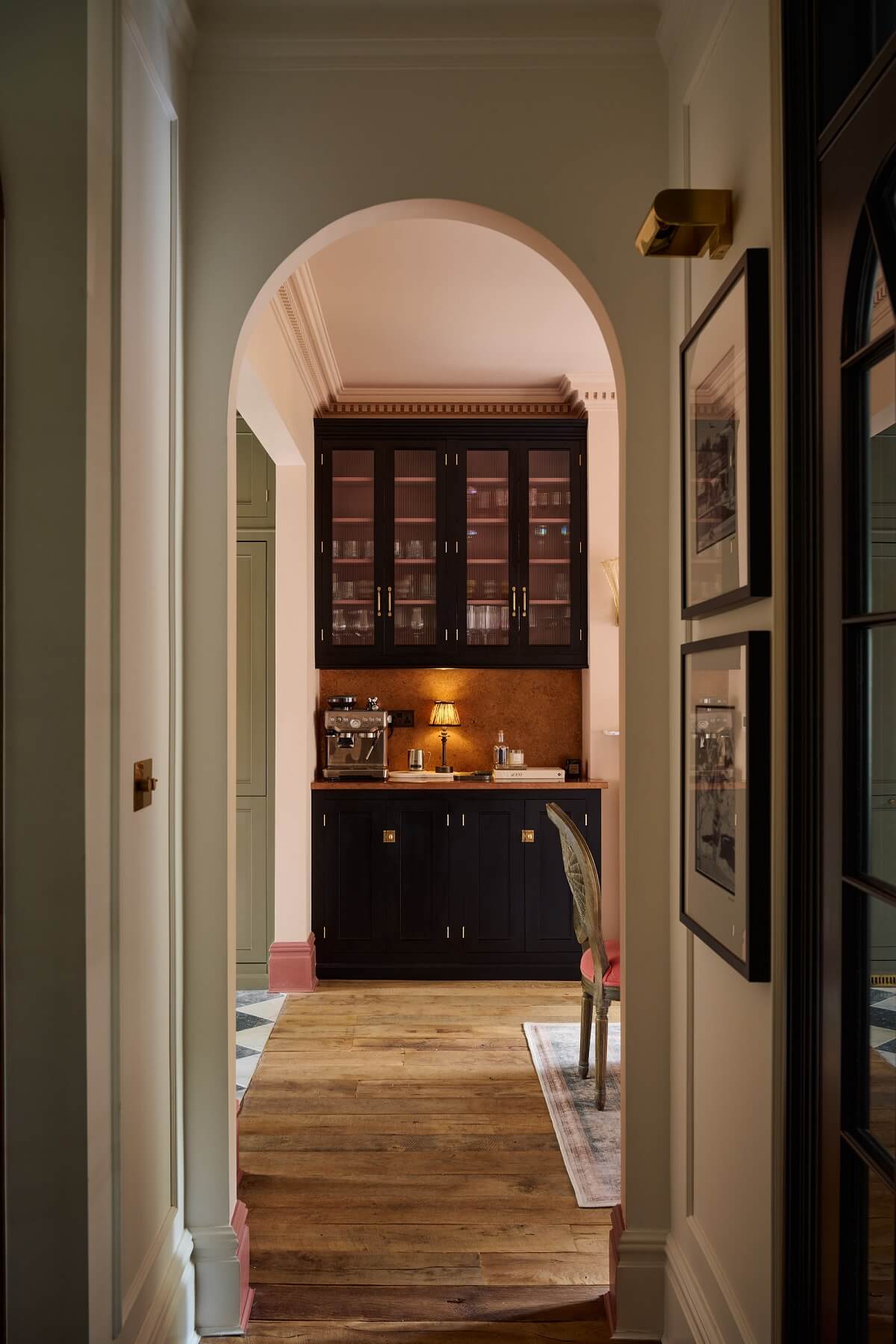salle à manger avec arche