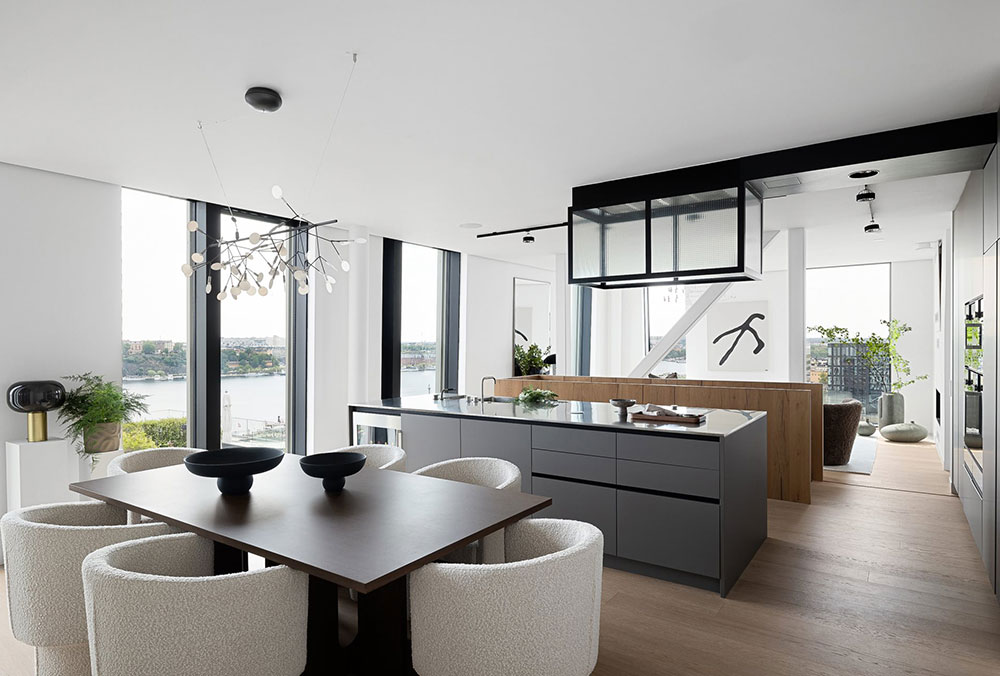 salle à manger avec cuisine ouverte