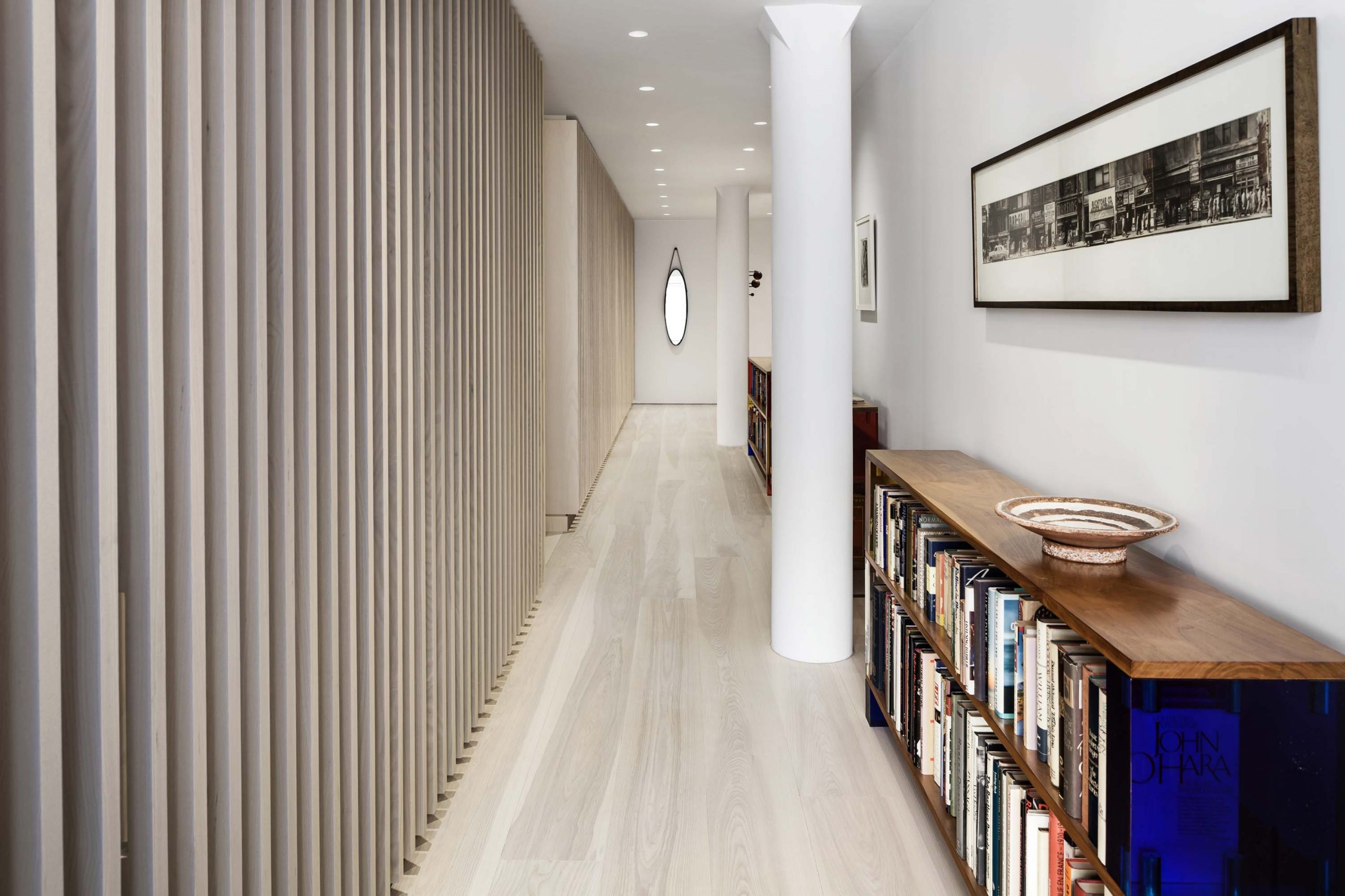 couloir avec tasseaux de bois
