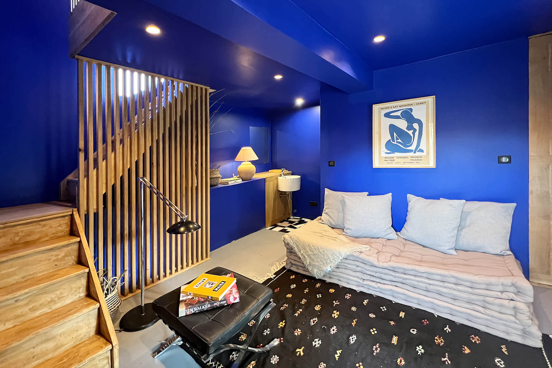 chambre bleu klein maison ancienne rénovée Casa Keçe chambre bleu klein maison ancienne rénovée Casa Keçe