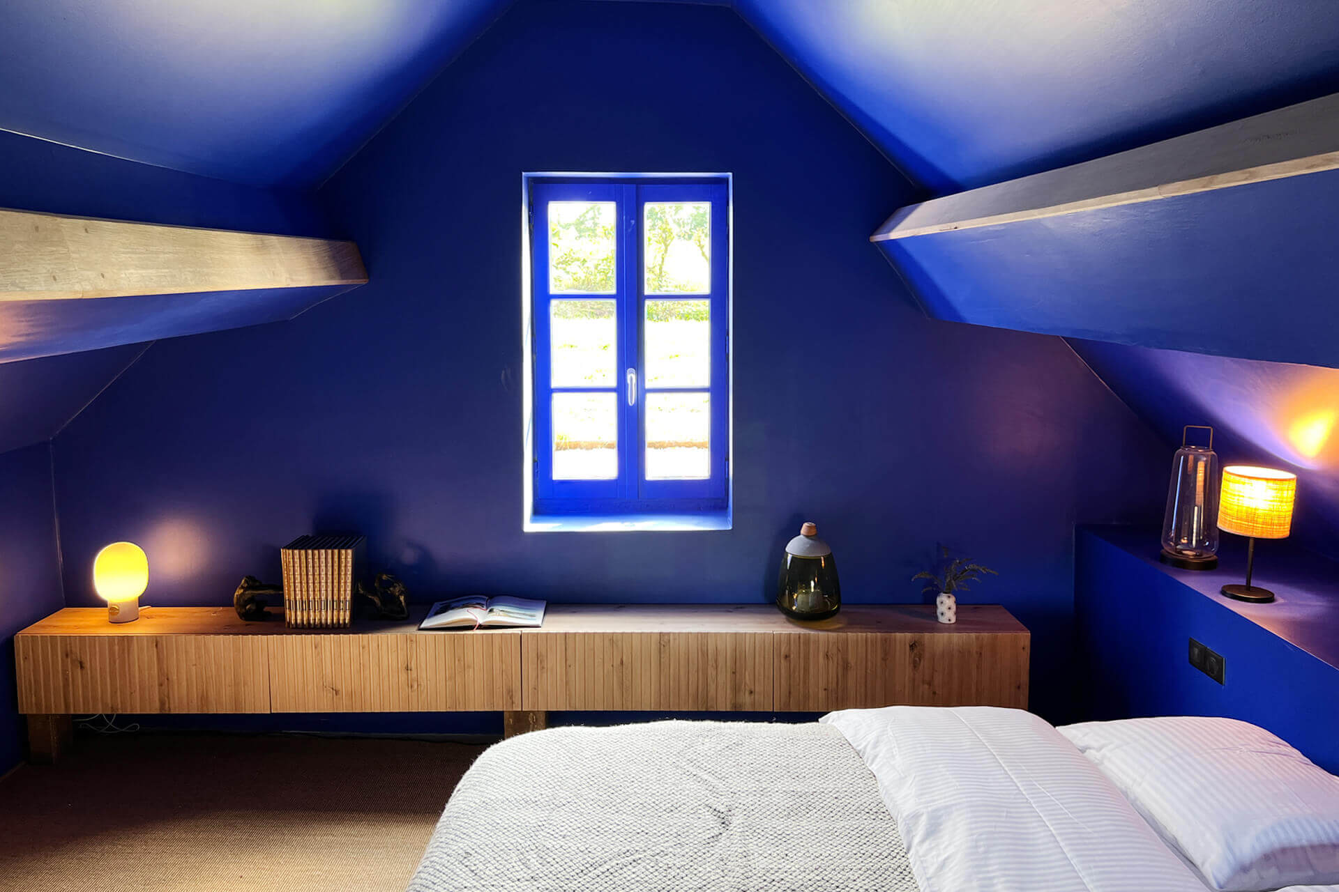 chambre bleu klein maison ancienne rénovée Casa Keçe chambre bleu klein maison ancienne rénovée Casa Keçe
