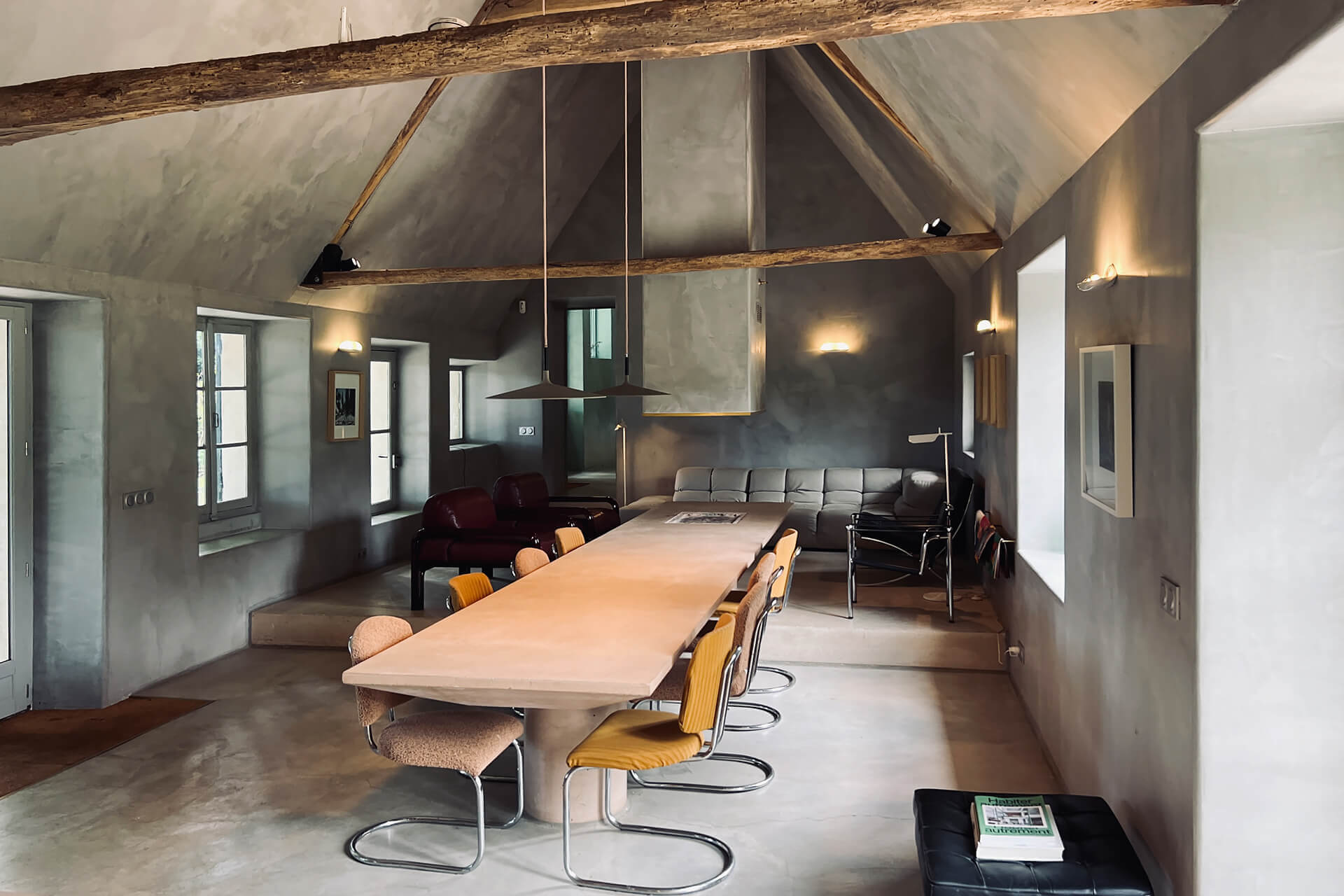 salle à manger avec poutres maison ancienne rénovée Casa Keçe salle à manger avec poutres maison ancienne rénovée Casa Keçe