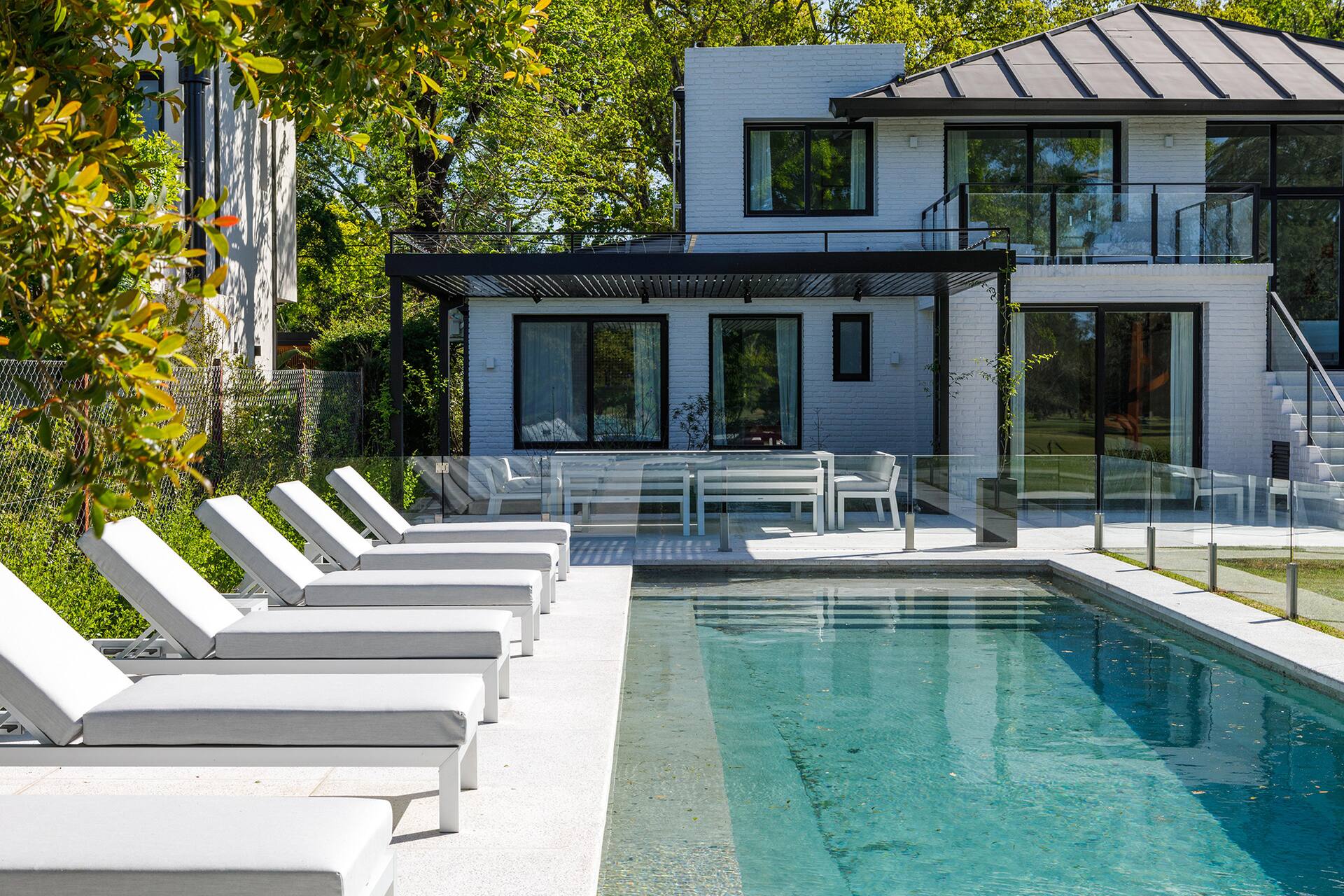 maison contemporaine et rénovée avec piscine maison contemporaine et rénovée avec piscine