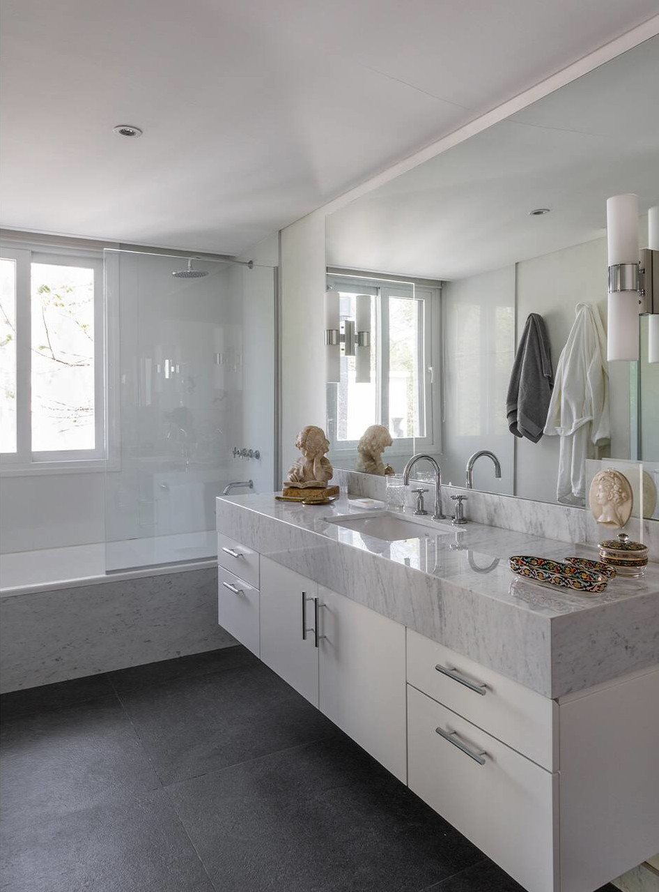 salle de bain blanche et marbre gris salle de bain blanche et marbre gris