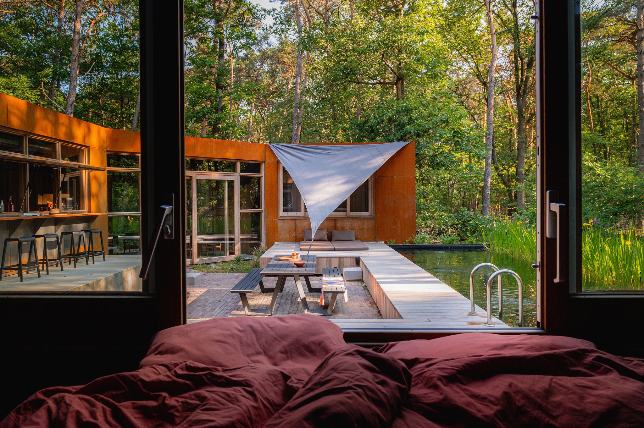 chambre avec baie vitrée