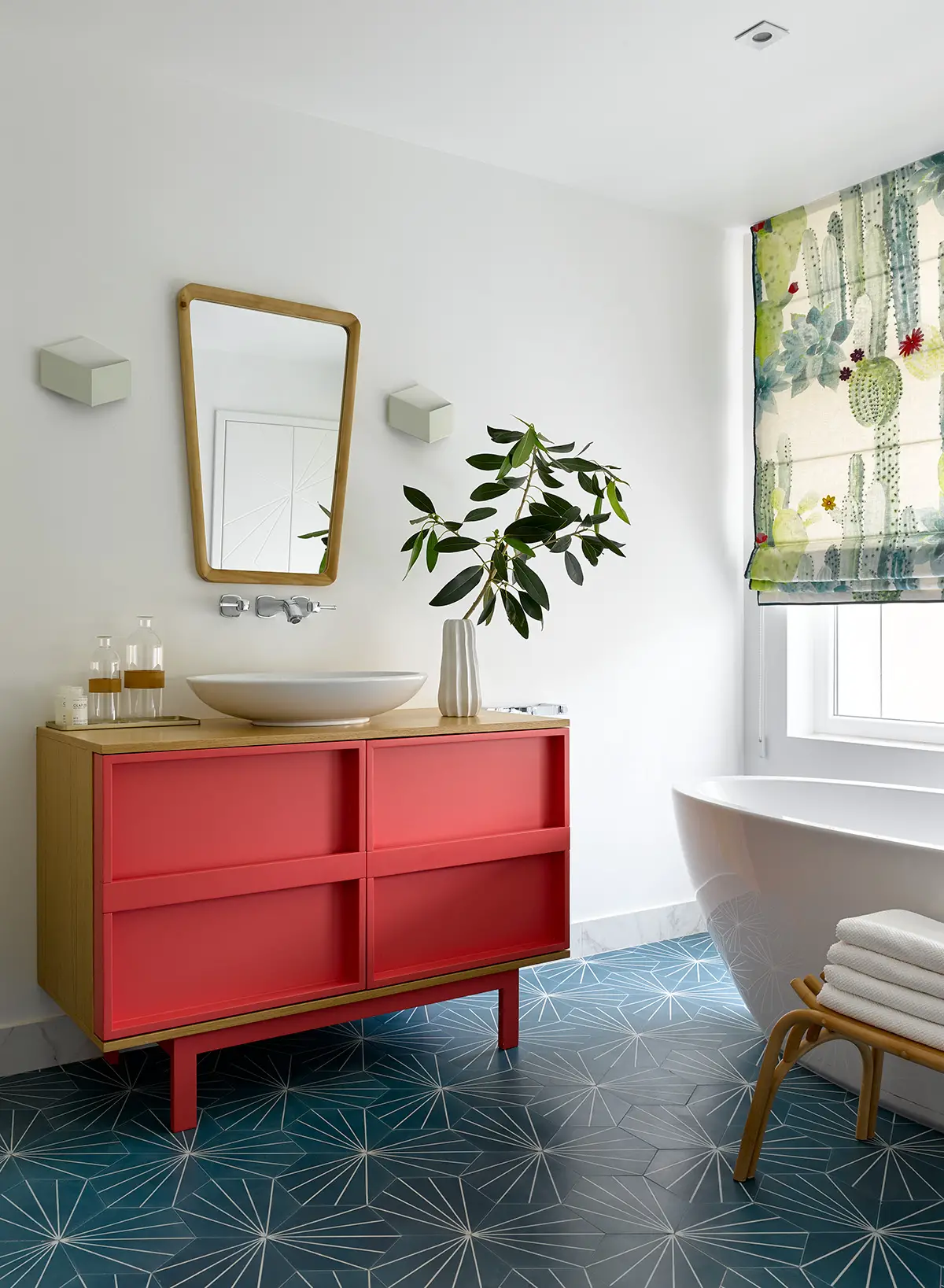salle de bain décoration design et colorée