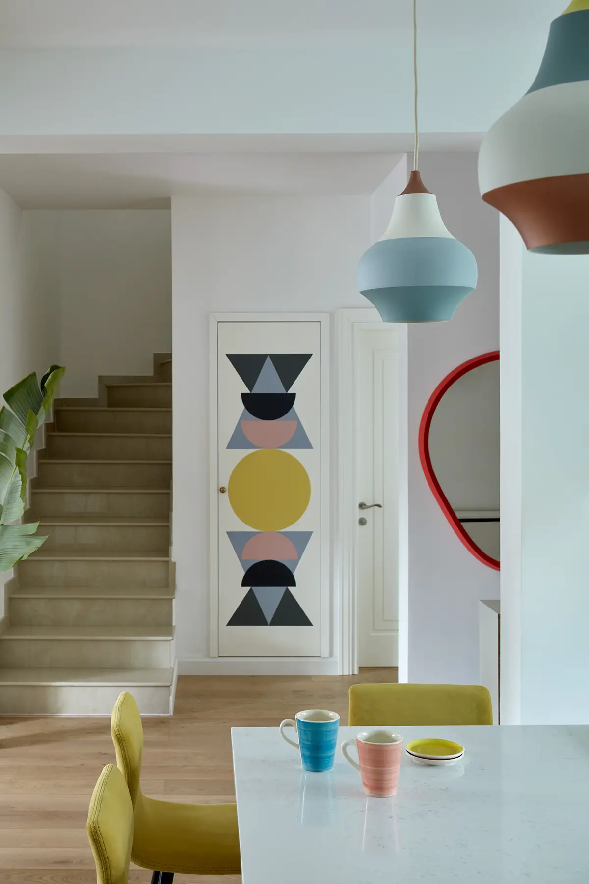 salle à manger décoration design et colorée
