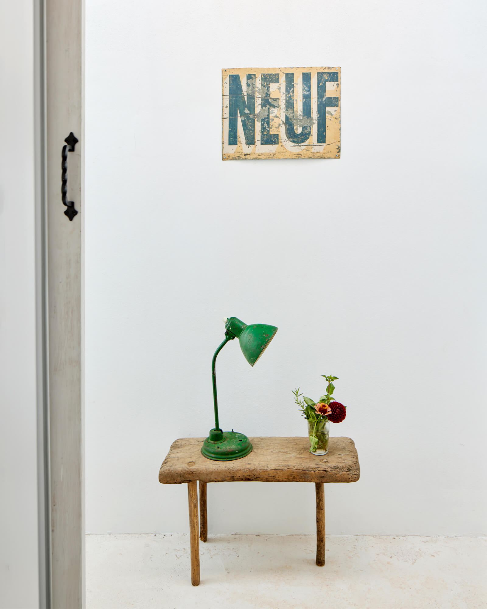 couloir avec petite table