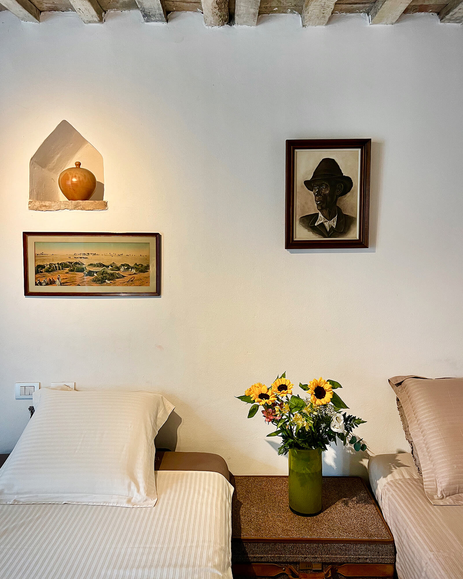 chambre avec poutres maison en pierres Villa Mundi chambre avec poutres maison en pierres Villa Mundi