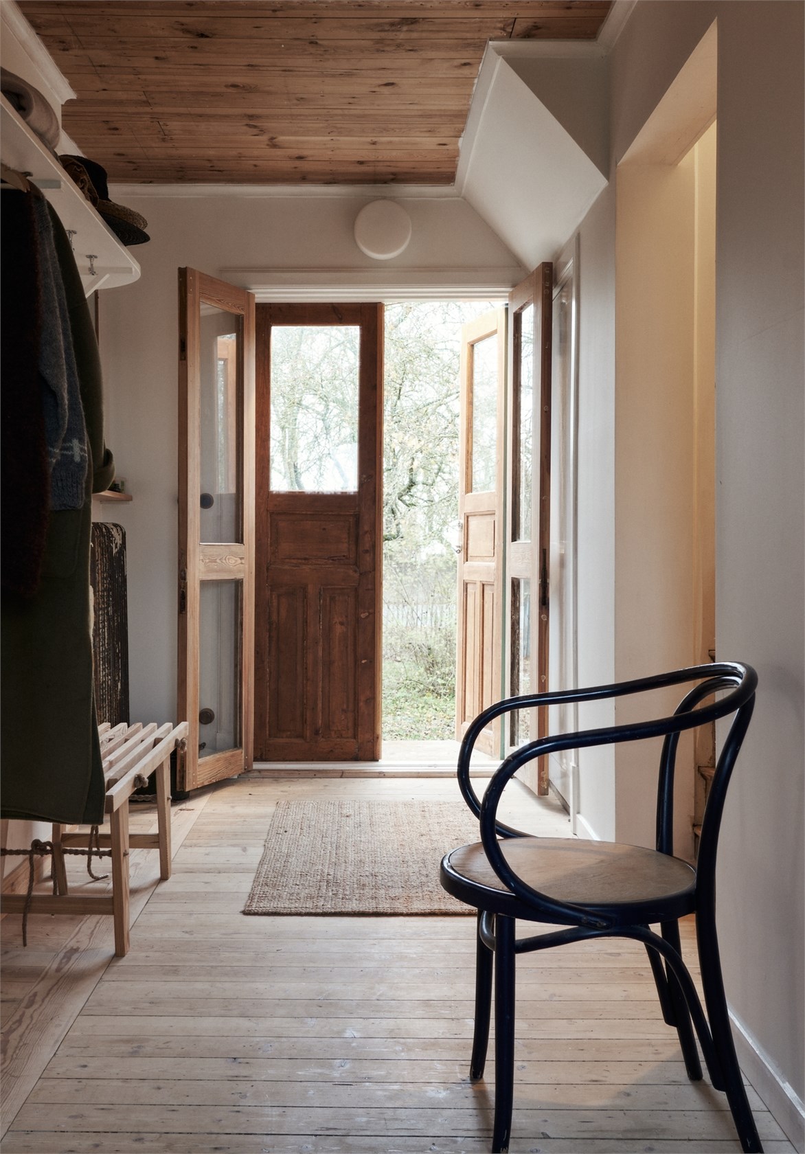 entrée avec banc maison décoration scandinave