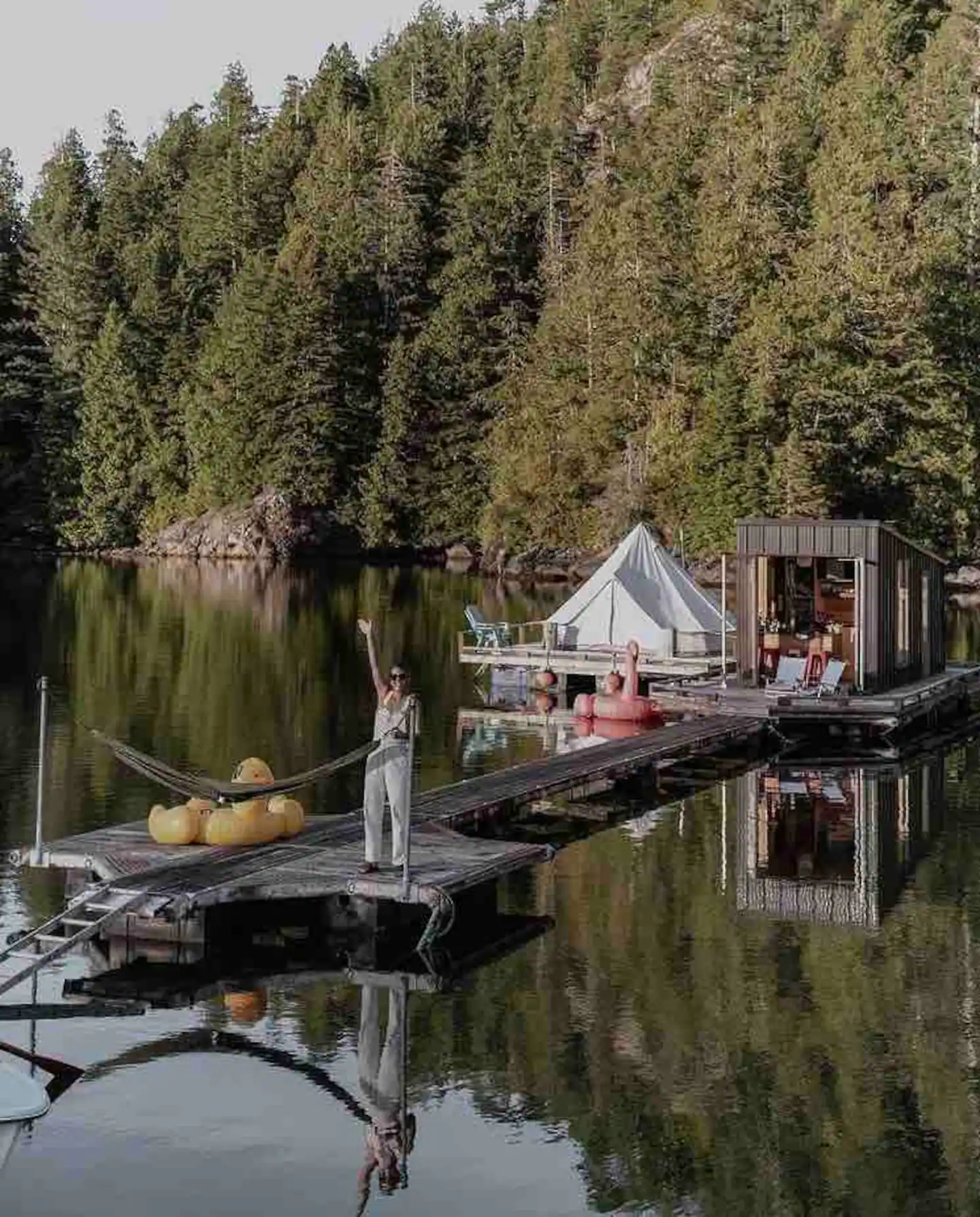 Houseboat Canada Airbnb Instagram Houseboat Canada Airbnb Instagram
