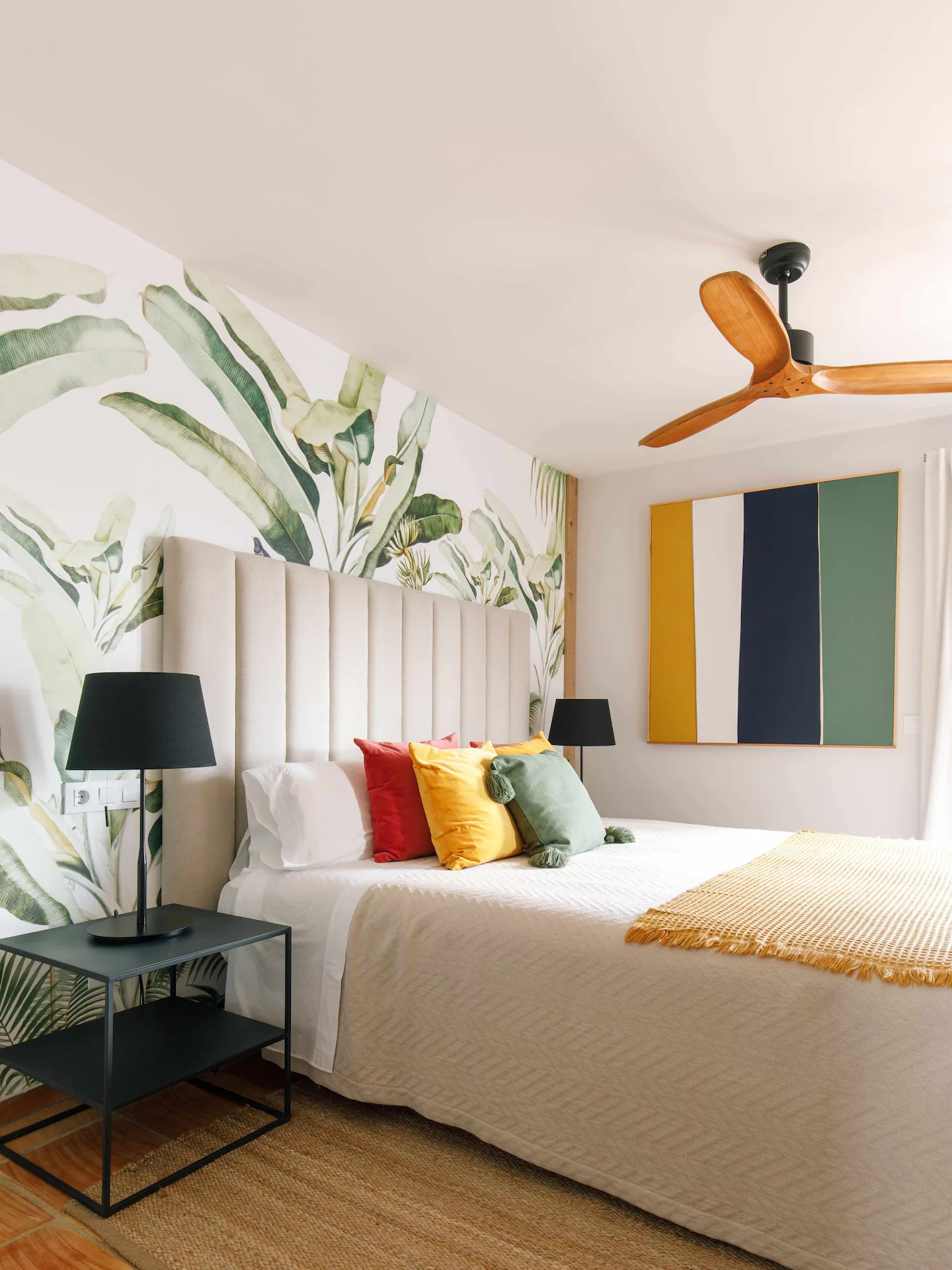 chambre avec papier-peint panoramique décoration contemporaine maison avec piscine Javea The Adelante House