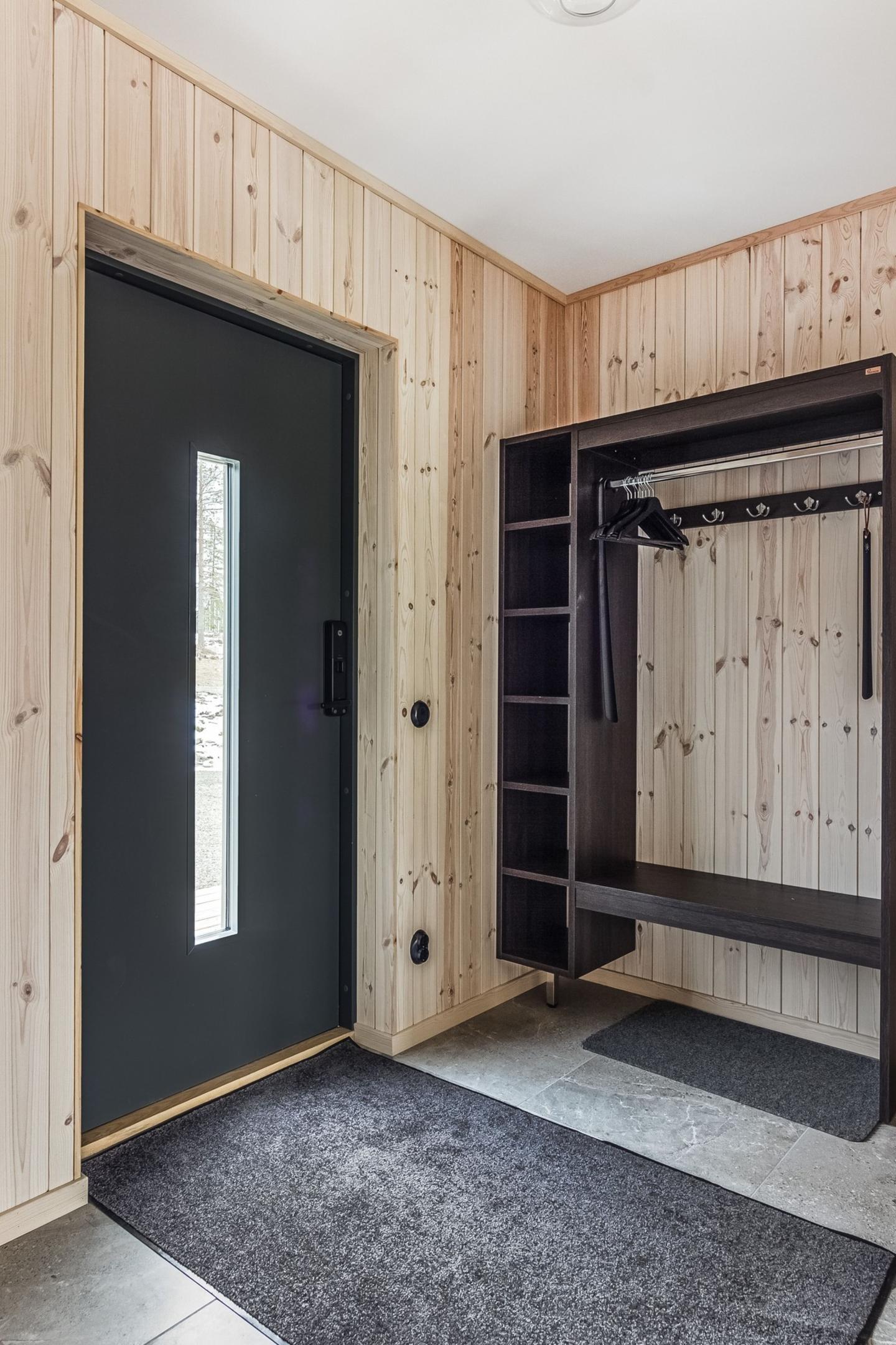 entrée mur en bois clair maison montagne entrée mur en bois clair maison montagne