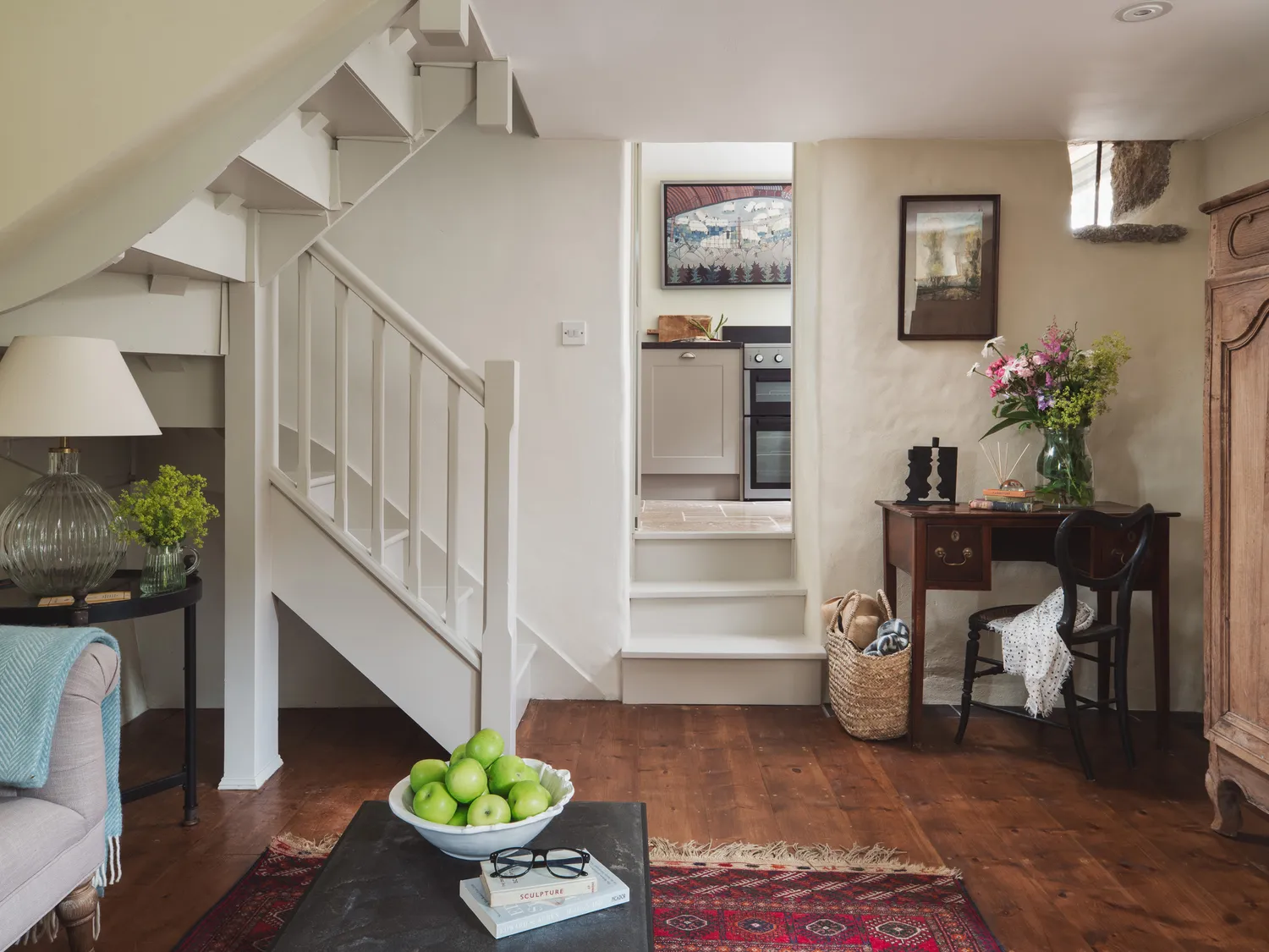 salon avec escalier maison en pierres Hawthorn Cottage salon avec escalier maison en pierres Hawthorn Cottage