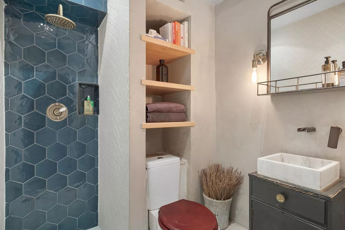 salle d'eau carrelage bleu hexagonal