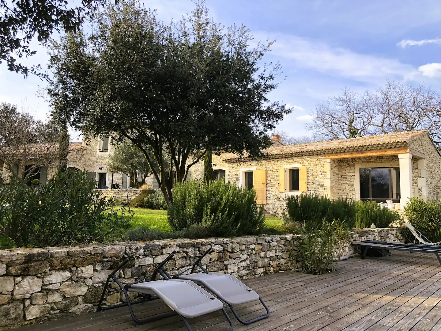 petite maison en pierres sèches Provence façon mini loft petite maison en pierres sèches Provence façon mini loft