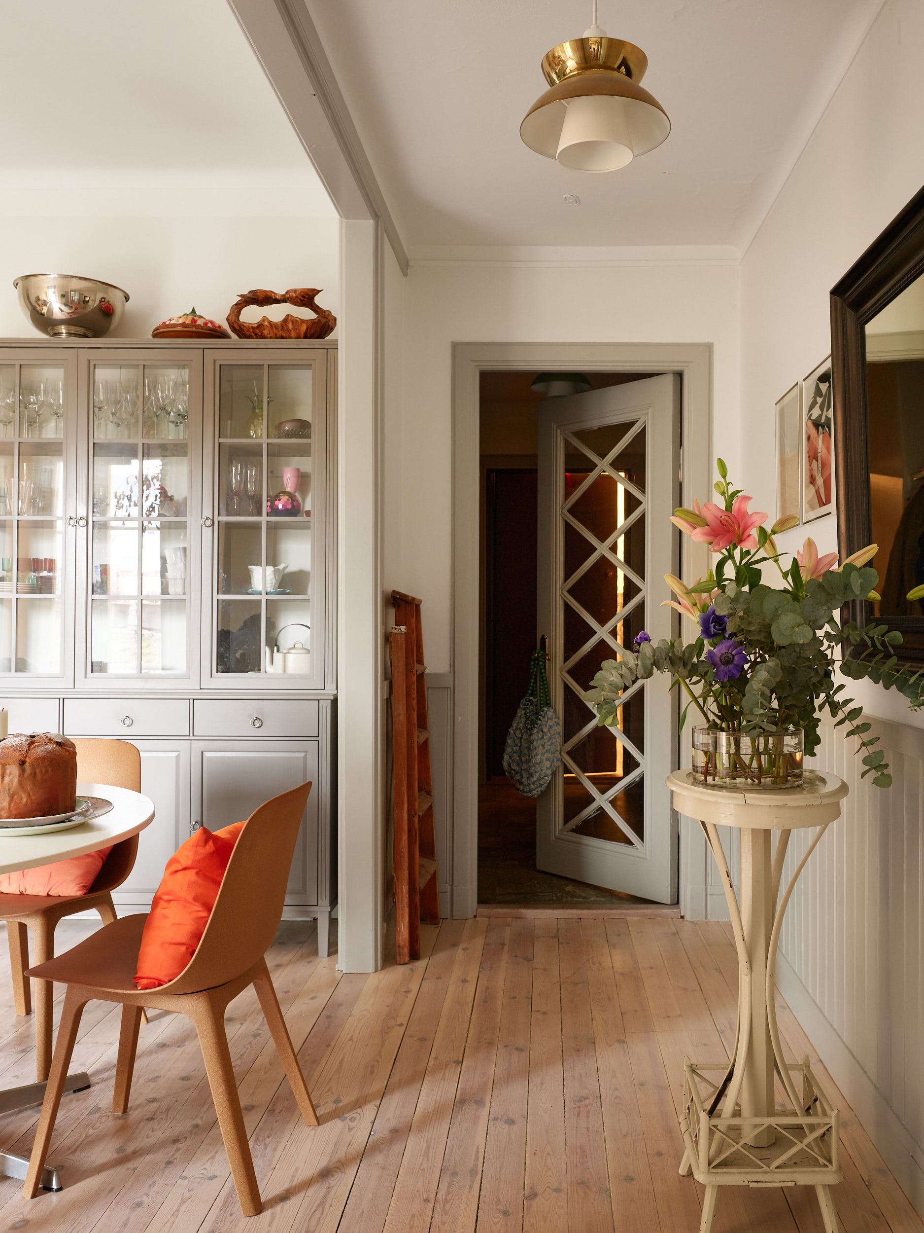cuisine grise design dans appartement décoration vintage