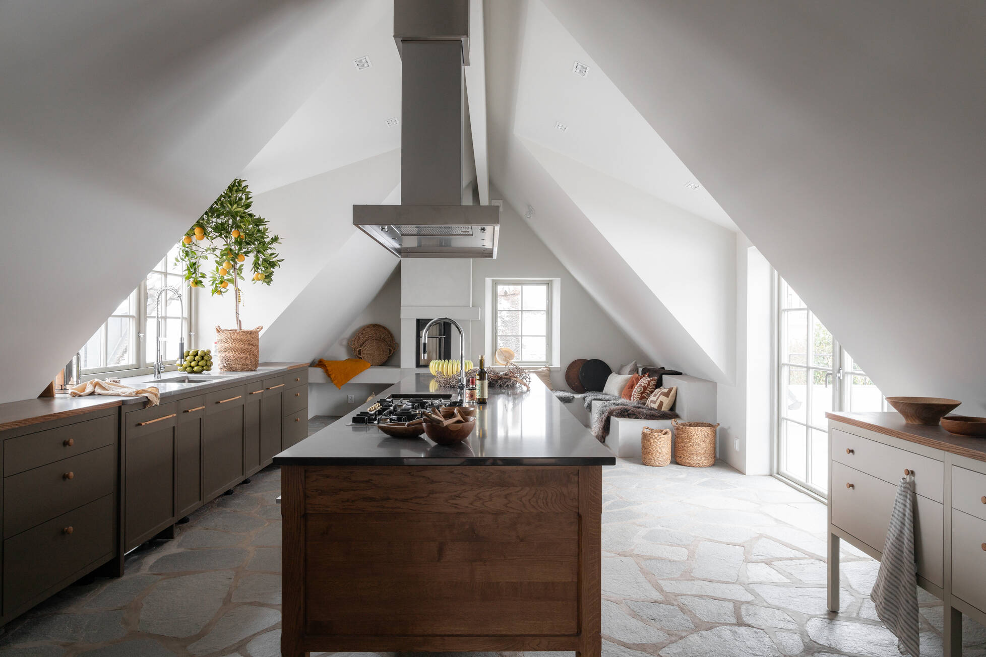 cuisine bois avec îlot maison ancienne rénovée décoration design